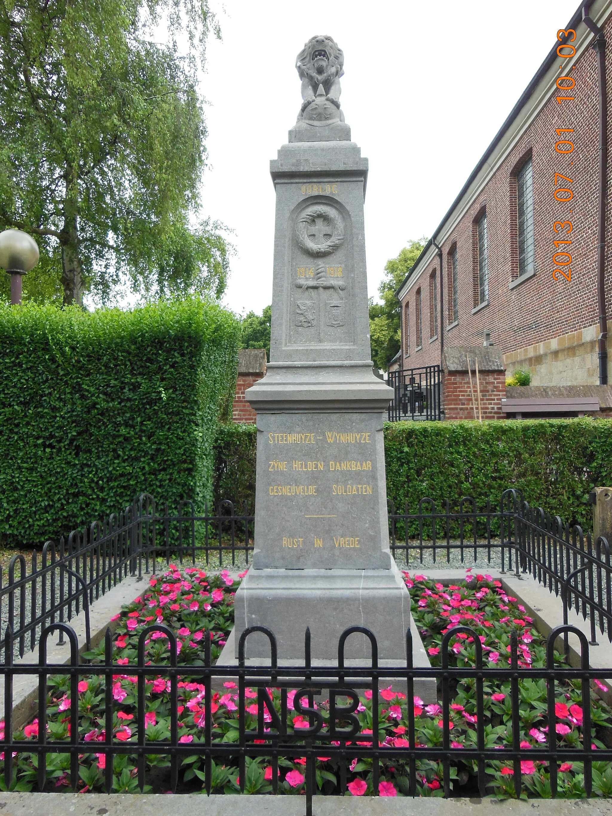 Photo showing: World War I memorial