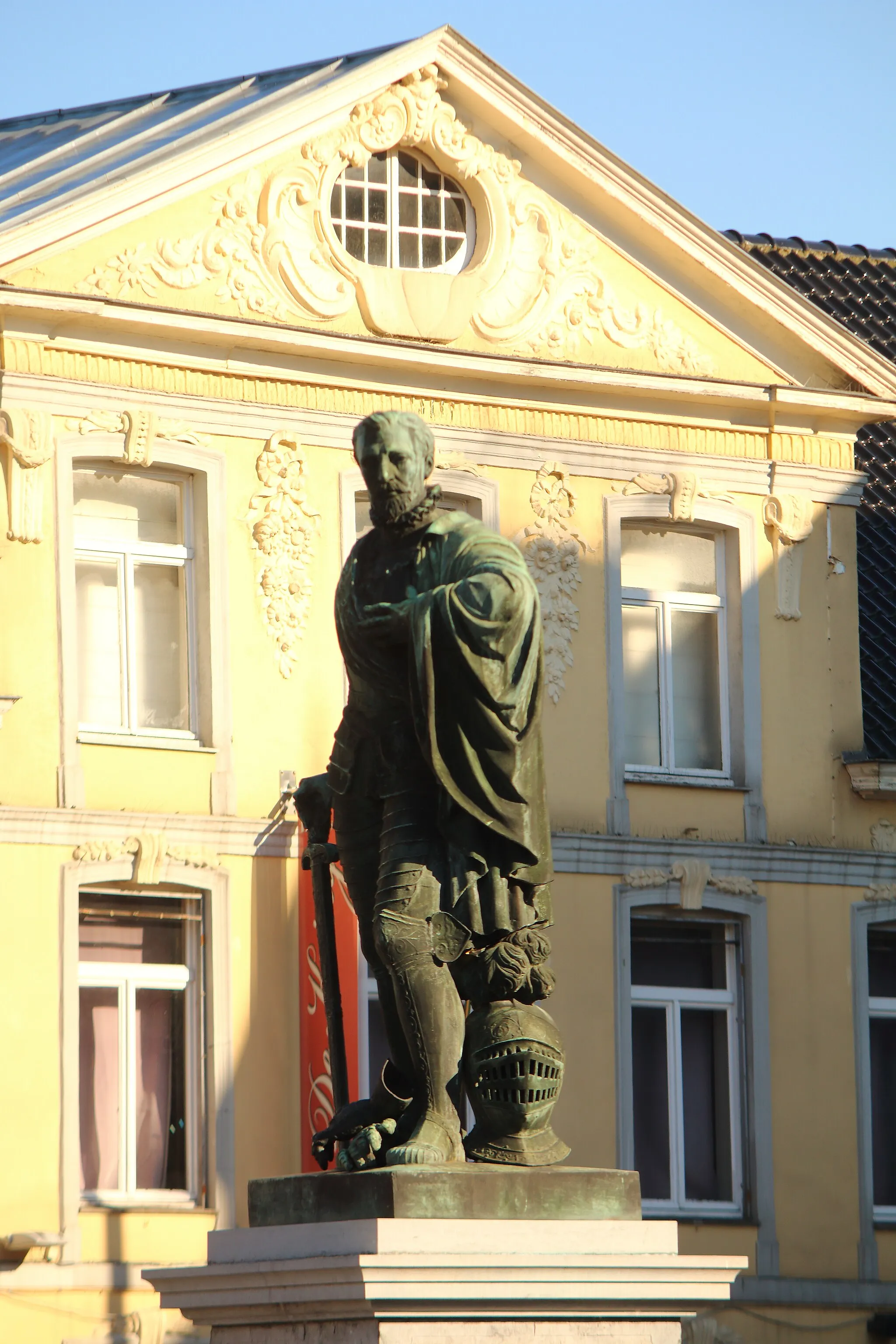 Photo showing: Egmont's statue, market square, Zottegem, Flanders, Belgium