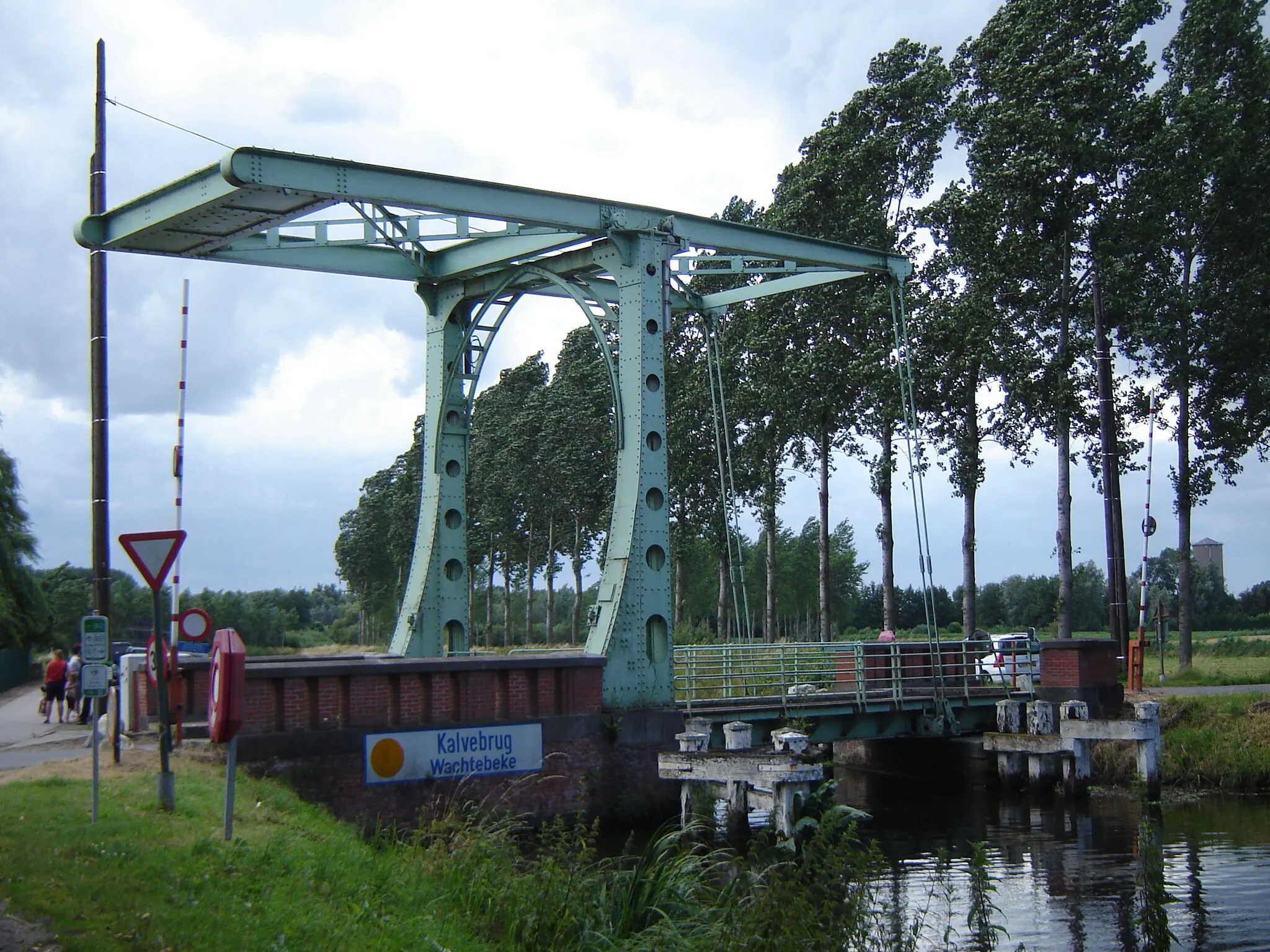 Photo showing: Kalvebrug bridge over the Moervaart in Wachtebeke. Wachtebeke, East Flanders, Belgium