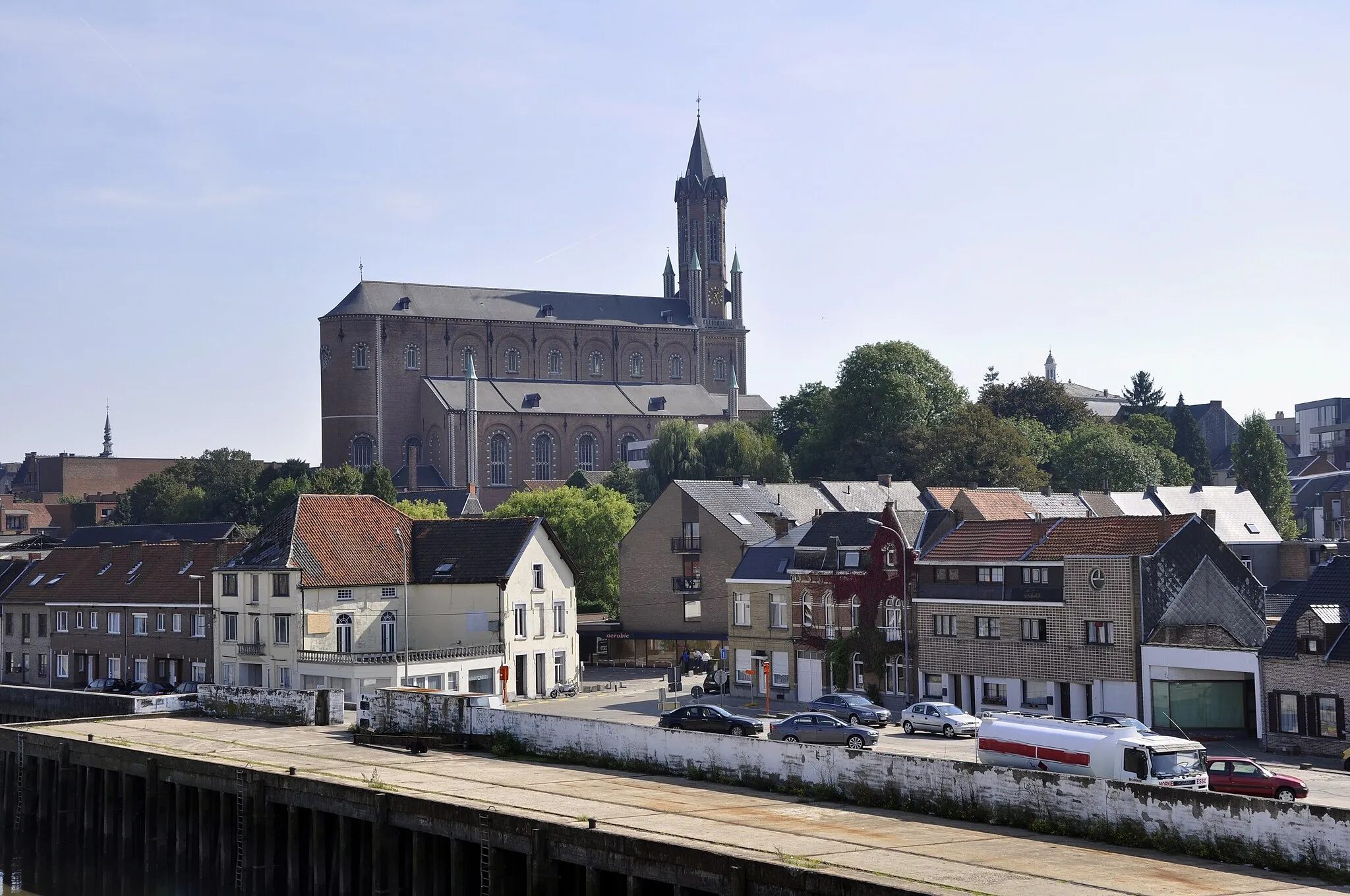 Photo showing: Sint-Gertrudiskerk te Wetteren, België