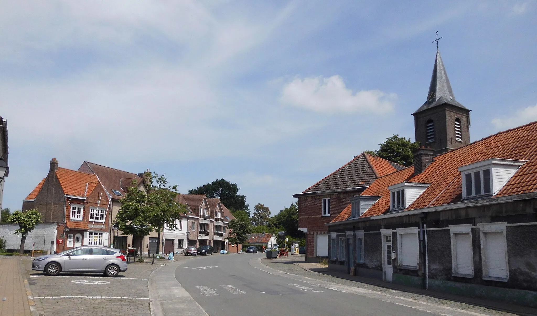 Photo showing: Centrum van het dorp met rechts de Onze-Lieve-Vrouwekerk - Zevergem - De Pinte - Oost-Vlaanderen - België