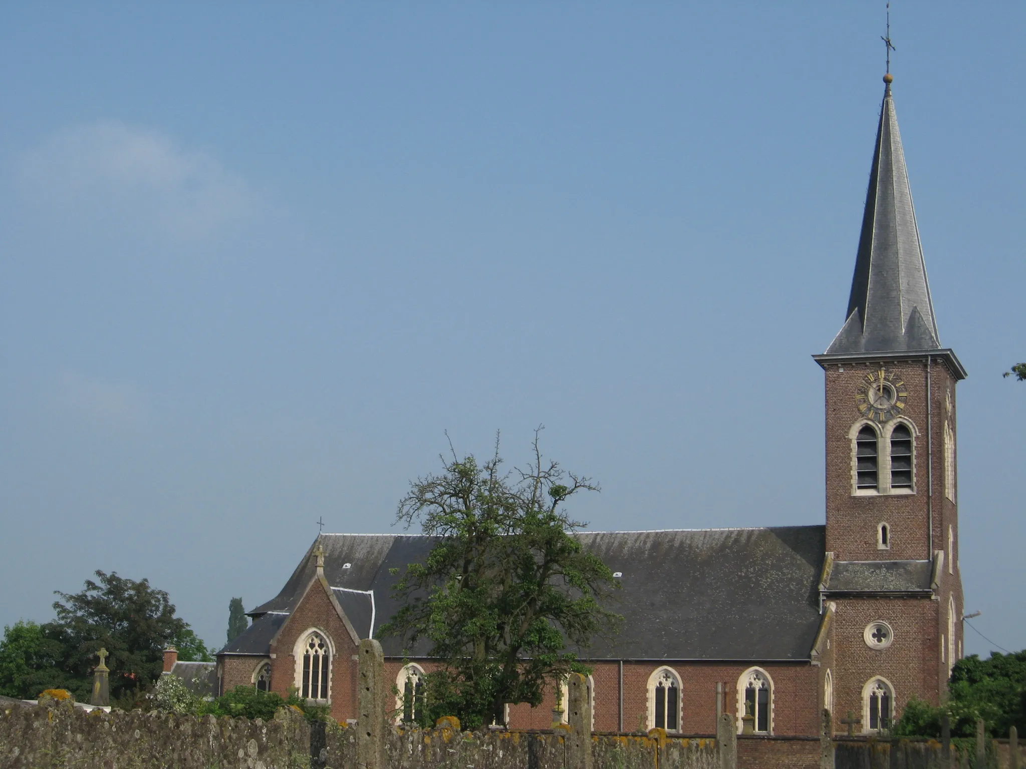 Photo showing: Church of Saint Peter in Chains in Attenhoven, Landen, Flemish Brabant, Belgium