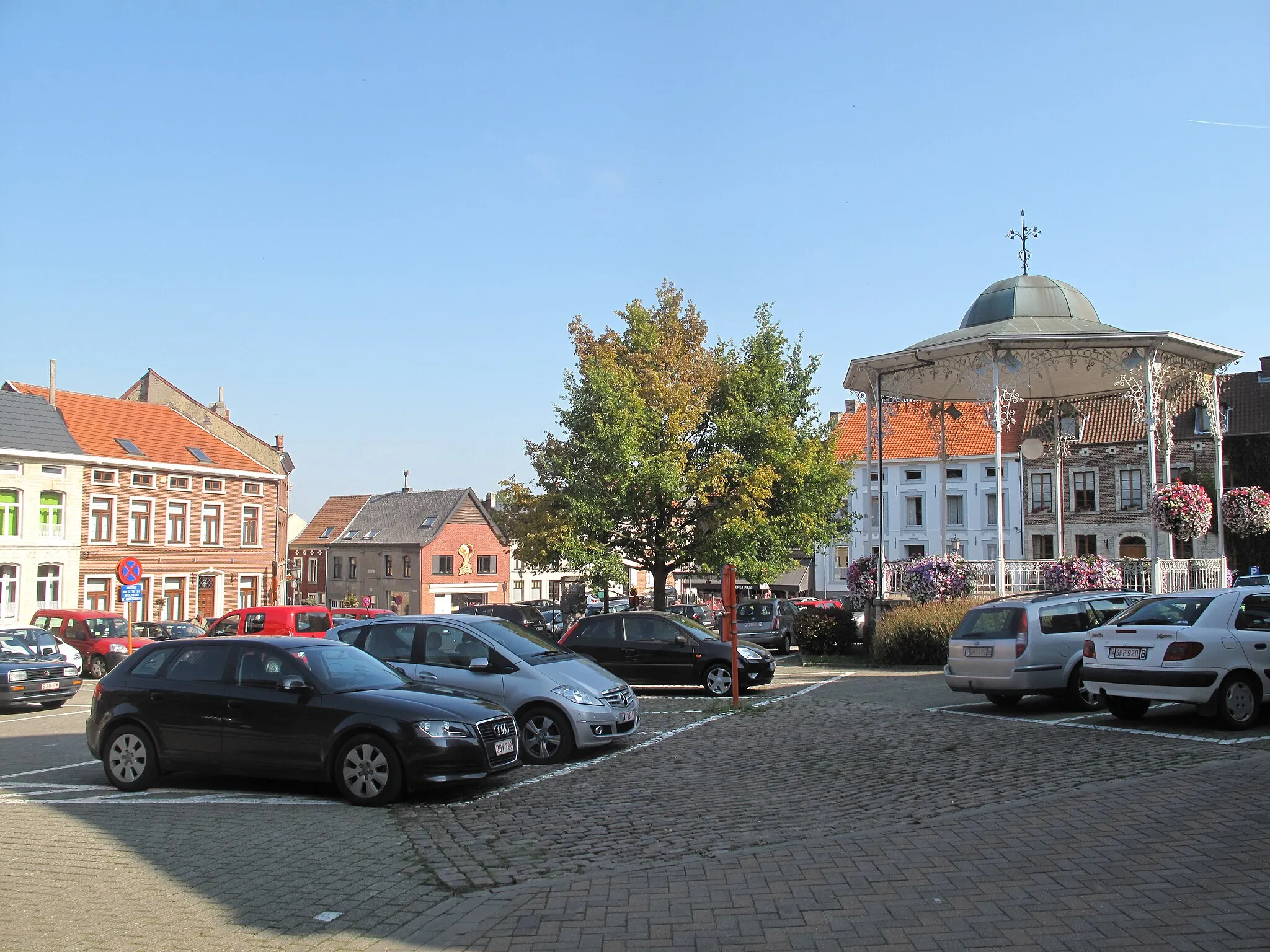 Photo showing: Hoegaarden, central square