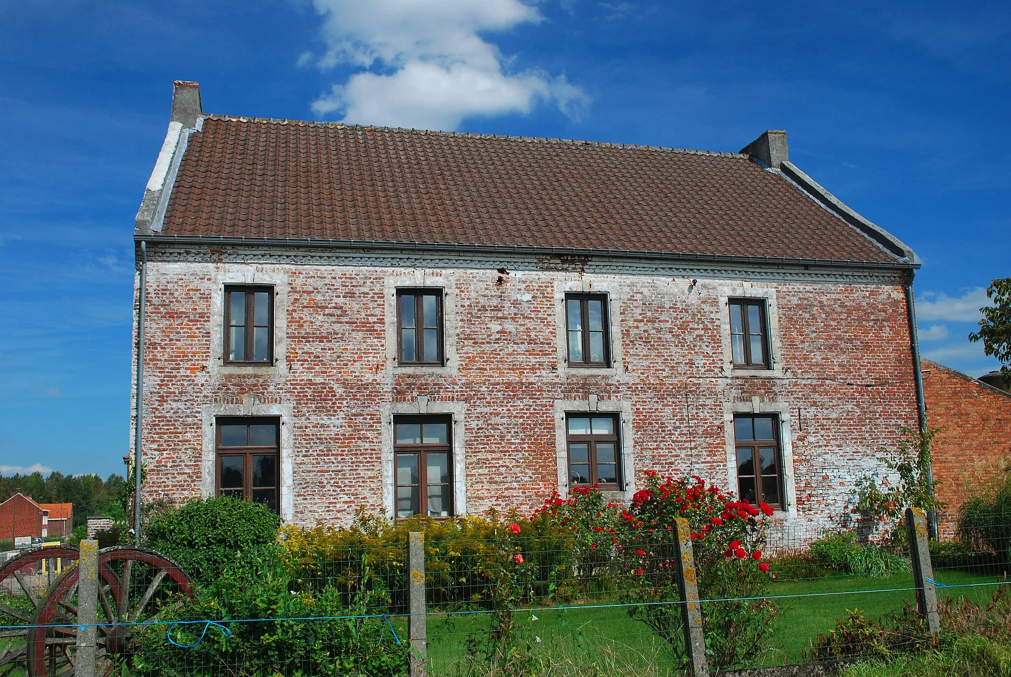 Photo showing: 18th century closed farmhouse at Hoeledensebaan 121, Hoeleden, commune of Kortenaken, Belgium