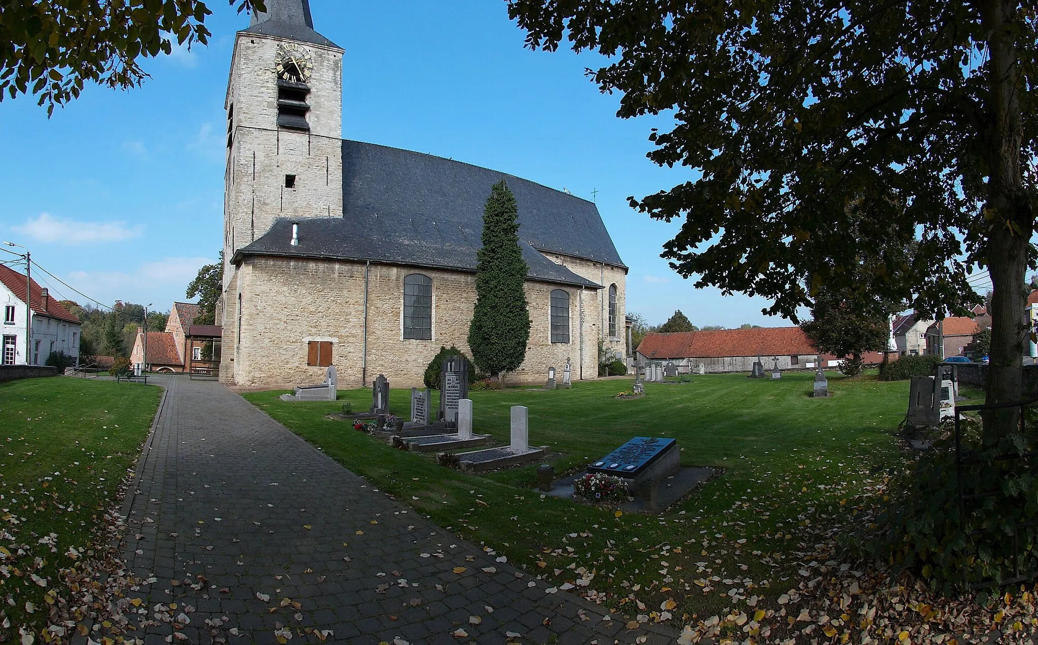 Photo showing: The Sint-Lambertuschurch in Leefdaal, Belgium, looking direction NW.