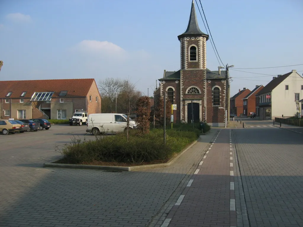 Photo showing: Dorpsplein (voor vernieuwing) en kerk van nl:Molenstede, deelgemeente van nl:Diest.