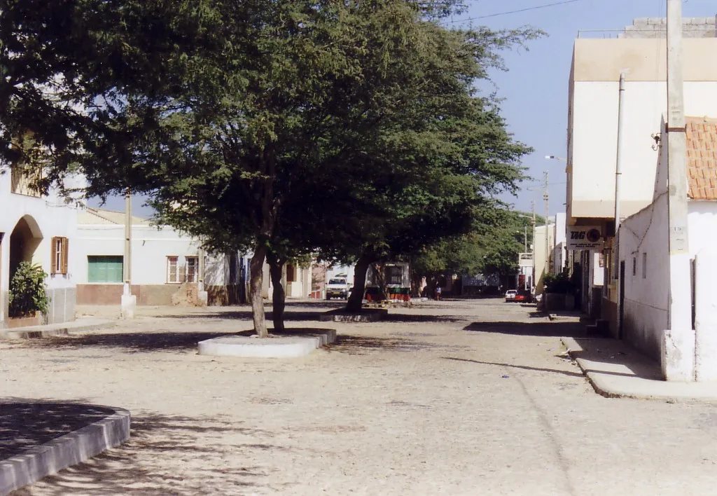 Photo showing: Main street in the town of Espargos

(Photographer: Dirk Krummacker)