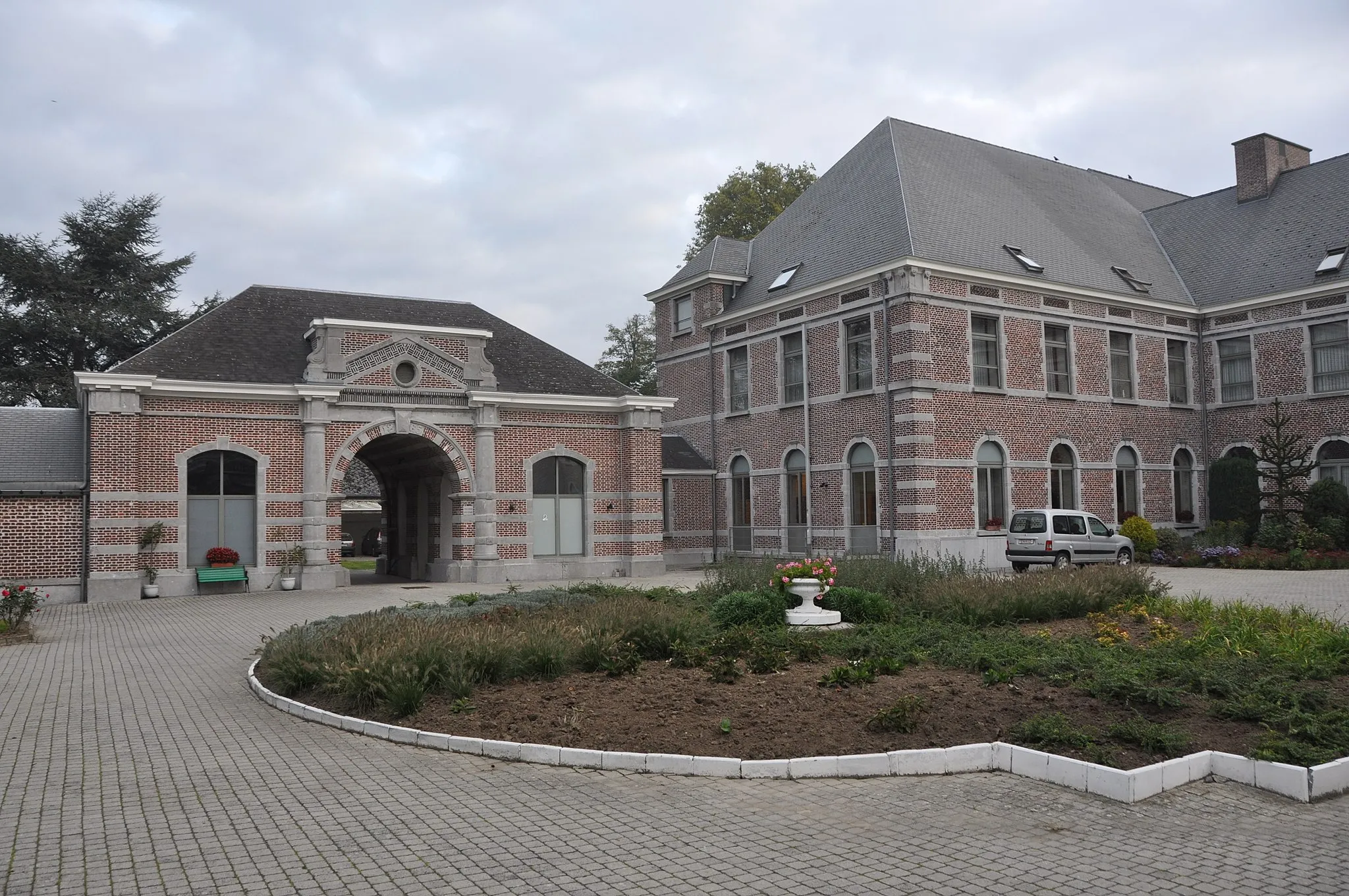 Photo showing: Maison de retraite des Pères de Scheut. Ancien château de Petit-Bigard de la famille Wittouck.