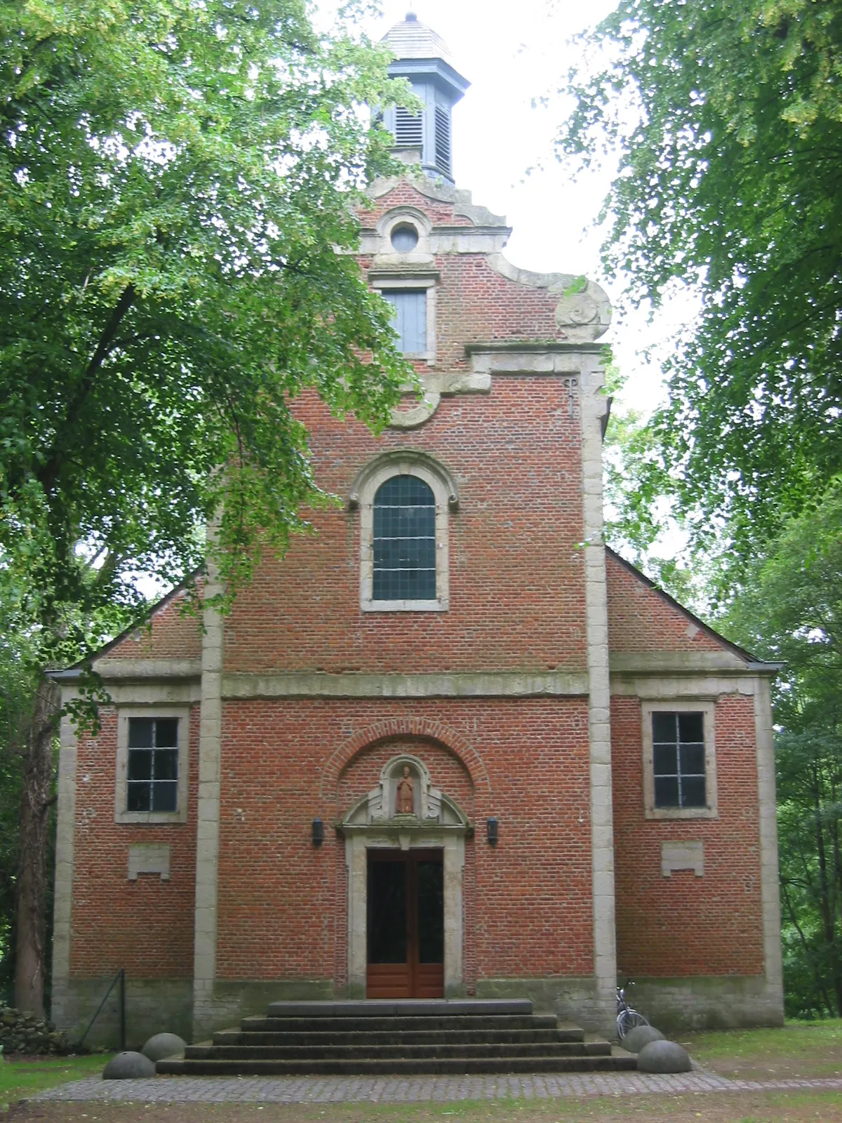 Photo showing: De Sint-Hubertkapel in het park van Tervuren. (Gemaakt in juni 2006)