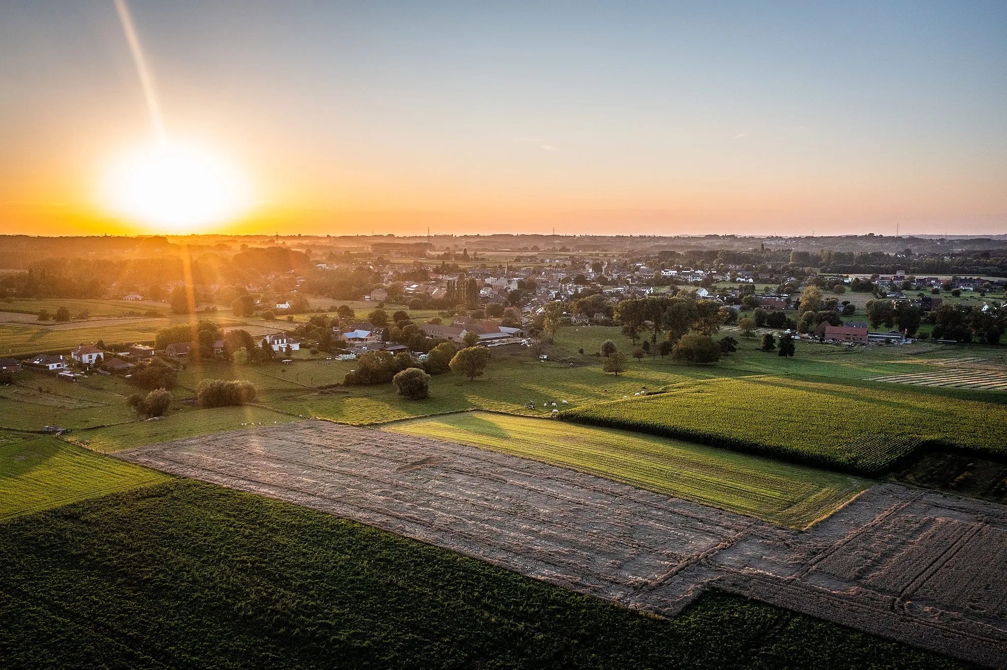 Photo showing: Zonsondergang Met drone. Zicht Vlezenbeek