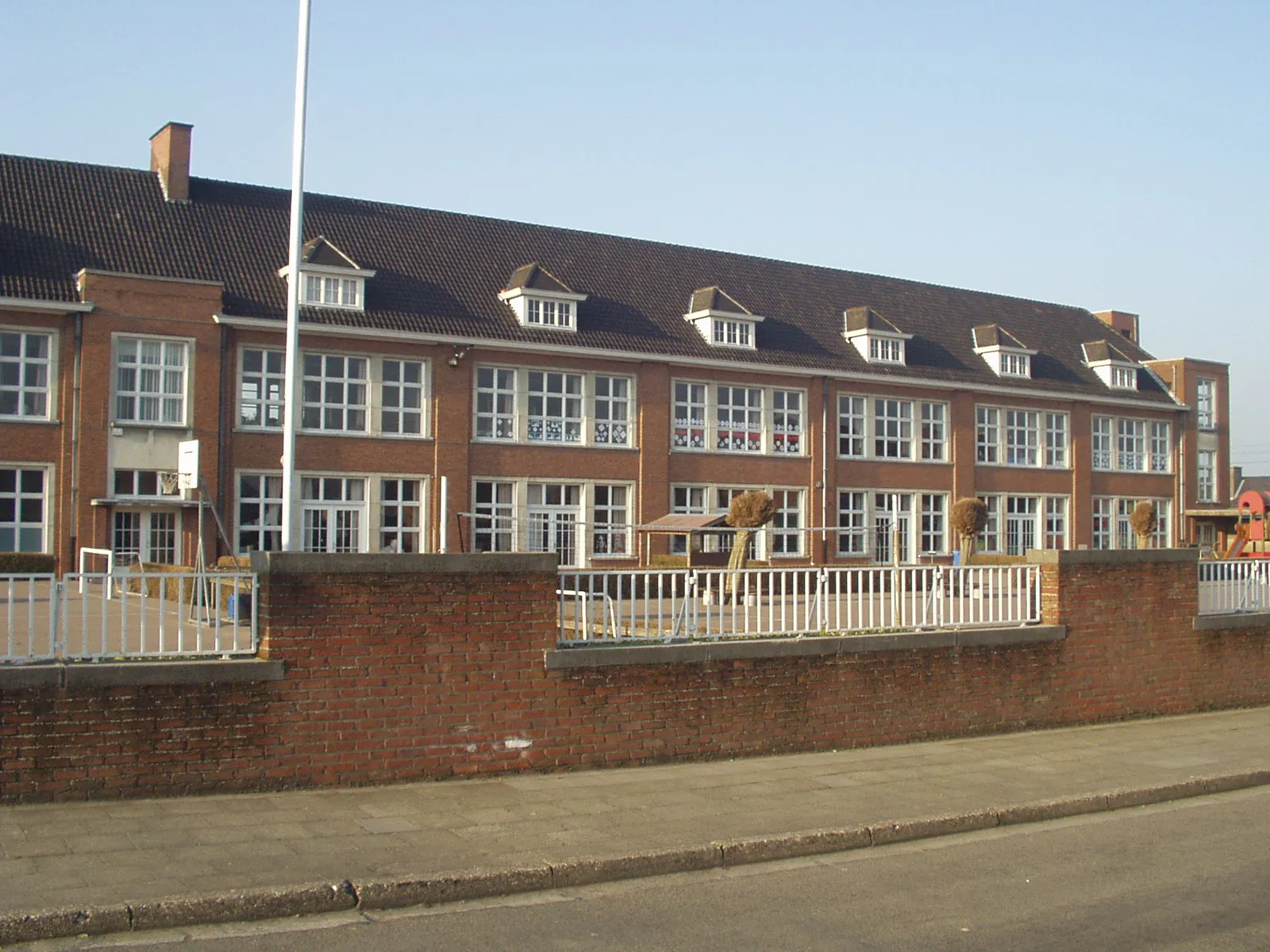 Photo showing: "Vrije Basisschool Aarsele-Kanegem" (primary school) in Aarsele. Aarsele, Tielt, West Flanders, Belgium