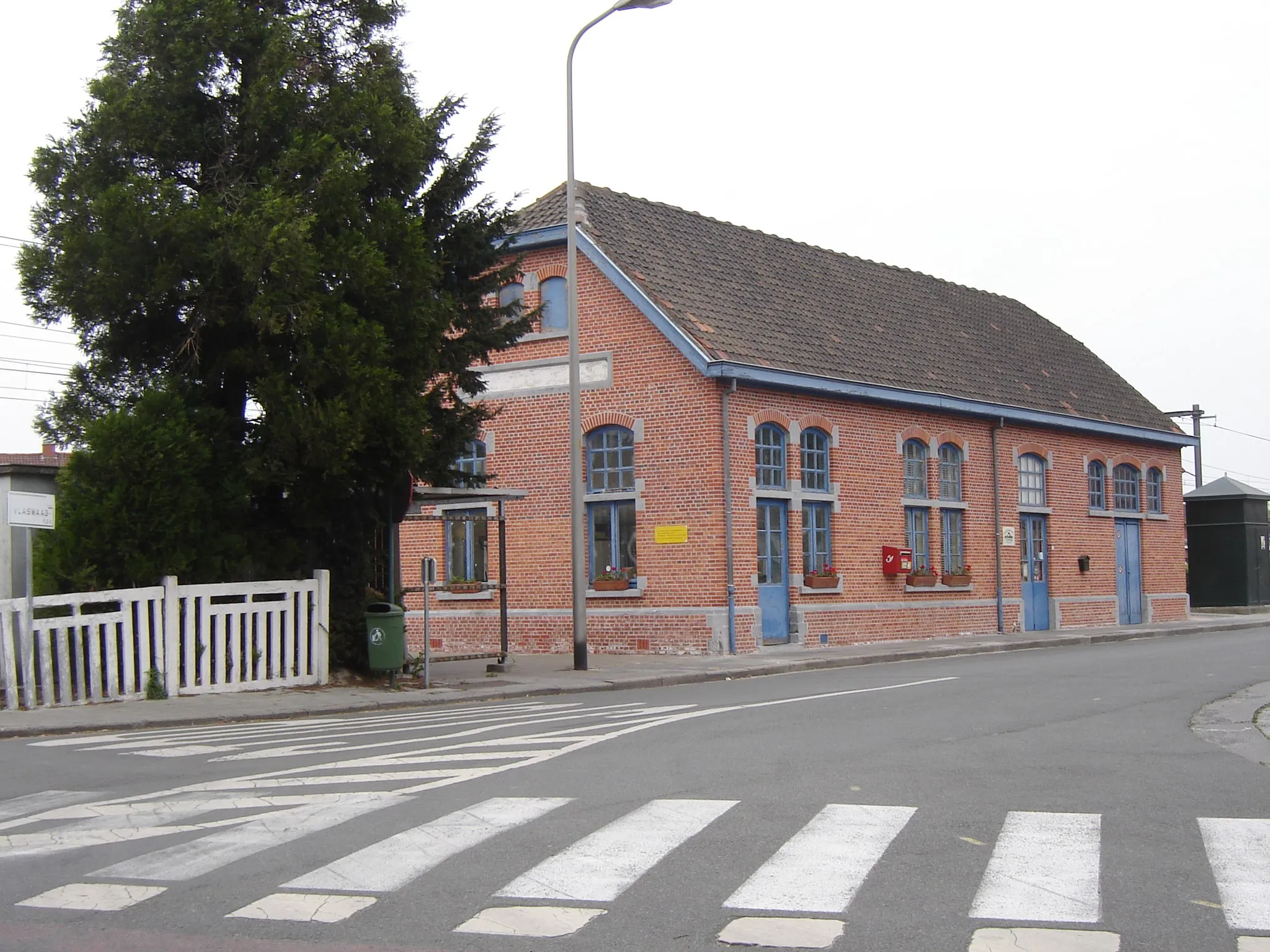 Photo showing: Trainstation van Bissegem (in de Bissegemsestraat) Railway station of Bissegem, Kortrijk, West Flanders, Belgium