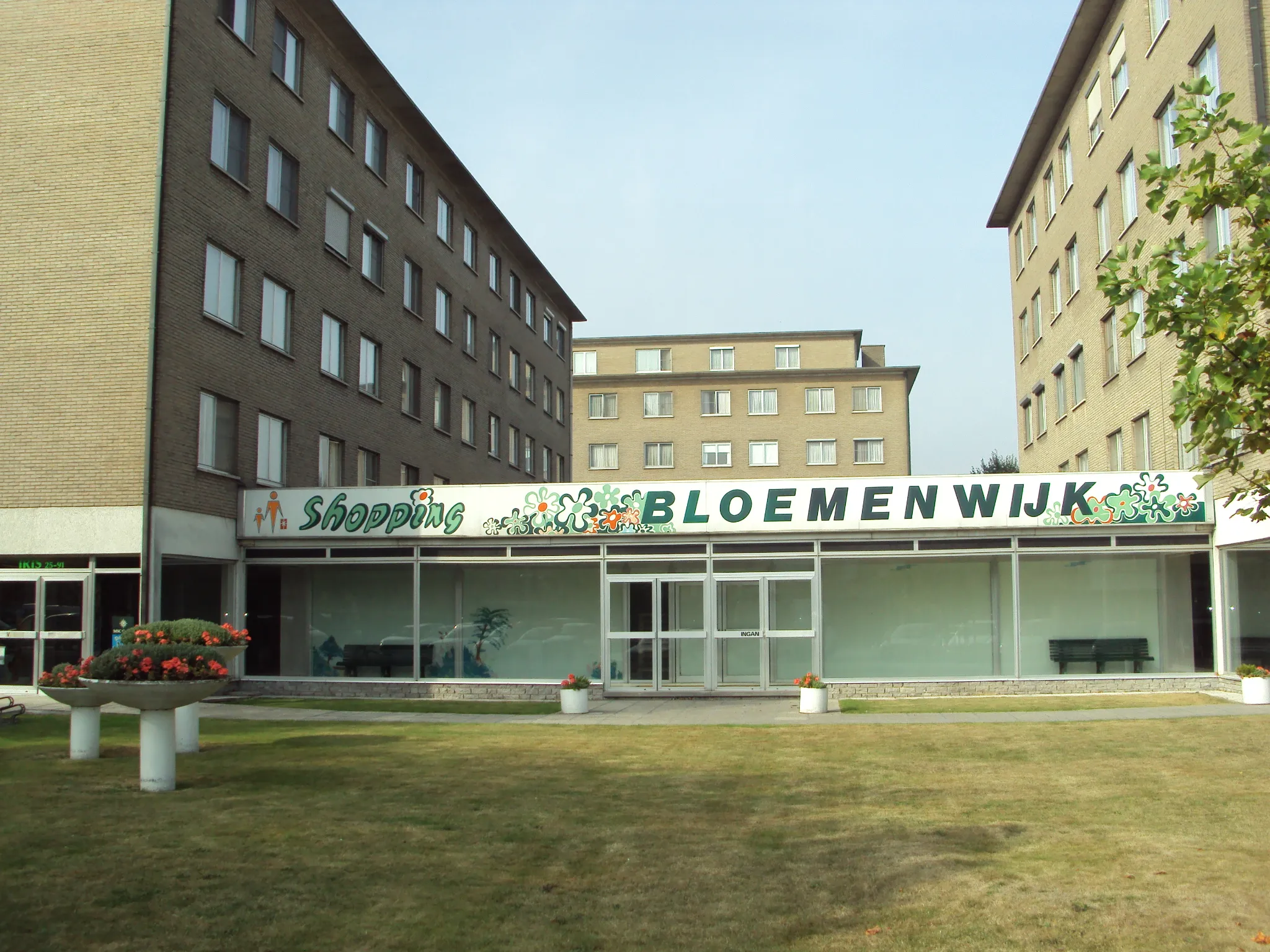 Photo showing: Shopping center Bloemenwijk in Deerlijk