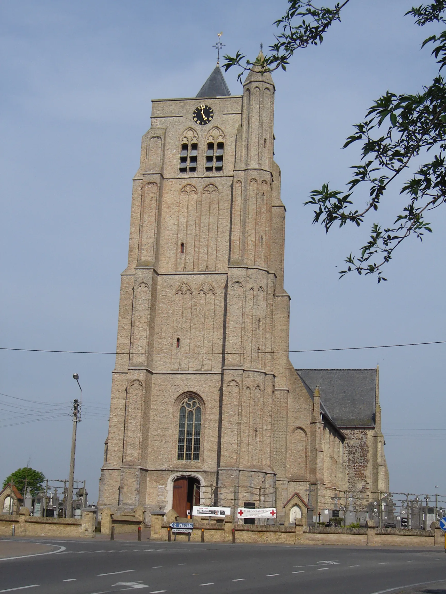 Photo showing: Church of Saint Peter in Esen. Esen, Diksmuide, West-Flanders, Belgium