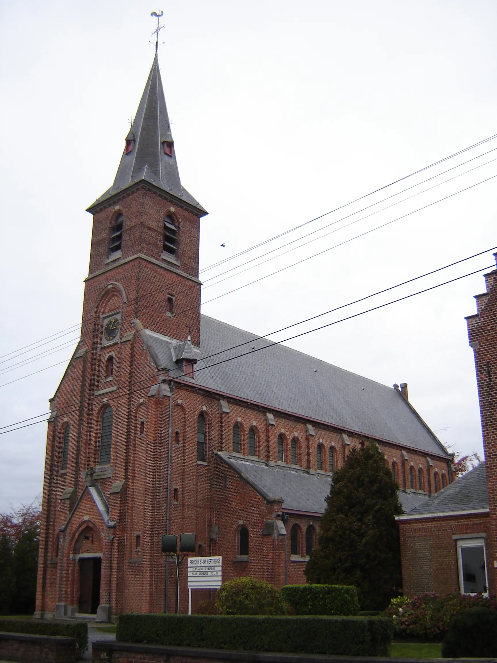 Photo showing: Church of Saint John the Evangelist in Hertsberge. Hertsberge, Oostkamp, West Flanders, Belgium