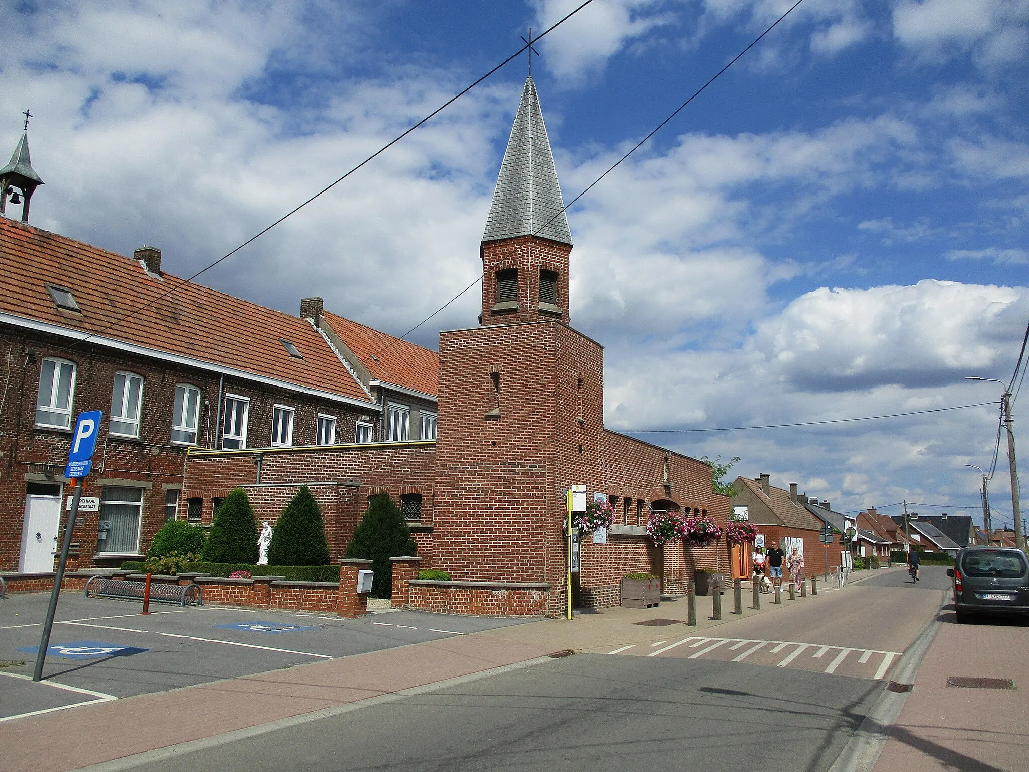 Photo showing: Kerk van het Onbevlekt Hart van Maria - bij klooster en school - Paanderstraat - Paanders - Meulebeke - West-Vlaanderen - België.