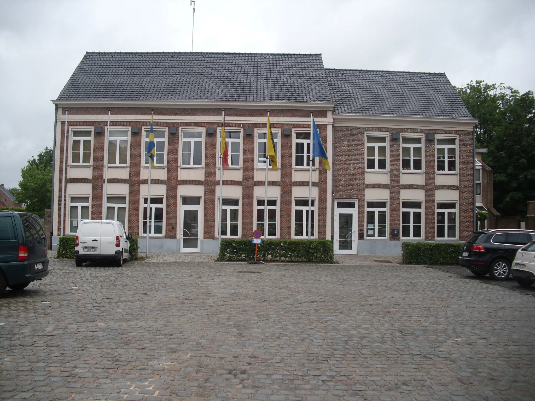 Photo showing: Gemeentehuis van Dentergem - Kerkstraat 1 - Dentergem - West-Vlaanderen - België