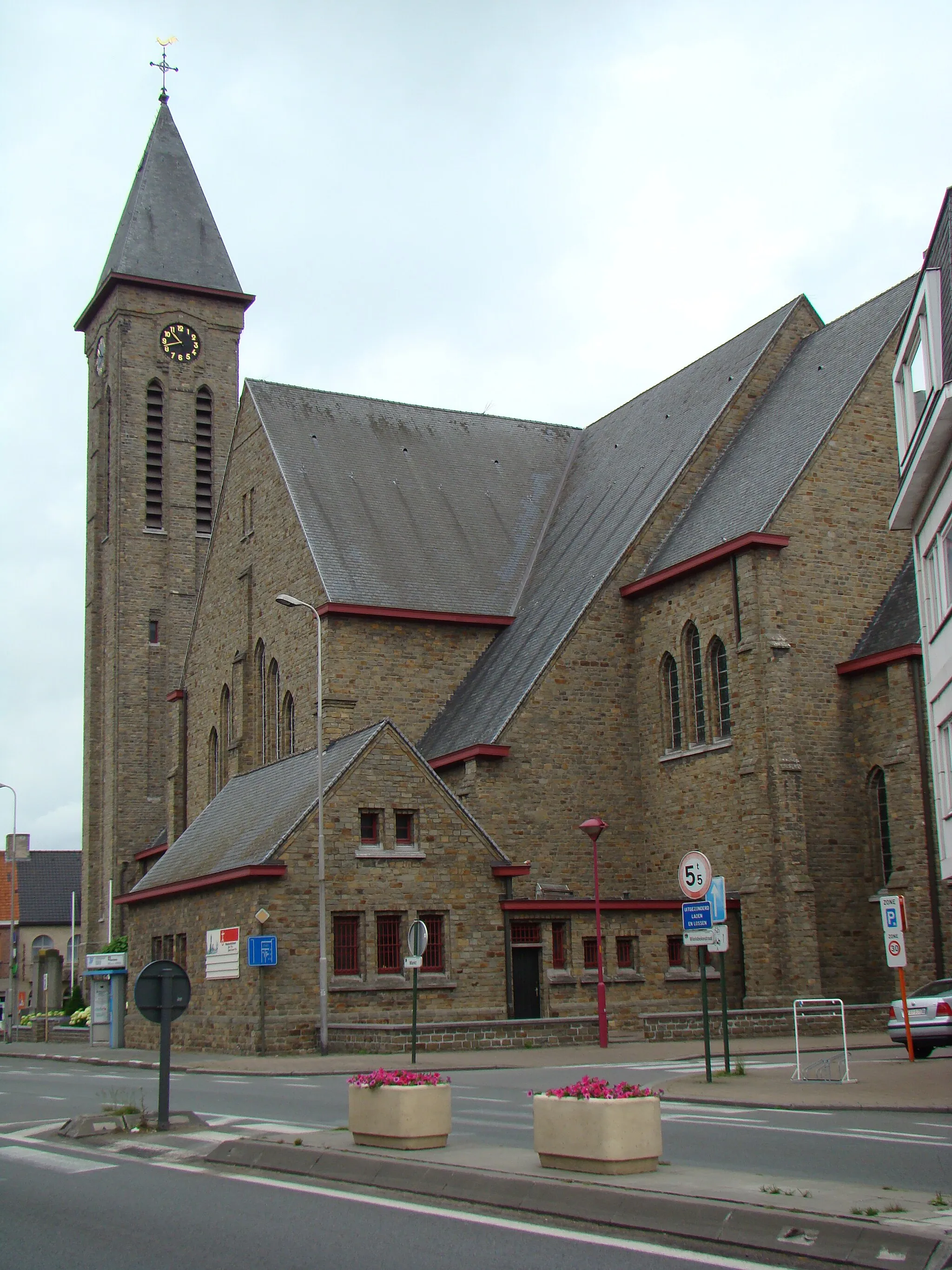 Photo showing: Oostrozebeke St-Amanduskerk Oostrozebeke St-Amandus church, West Flanders, Belgium Oostrozebeke église St-Amandus, Flandre Occidentale, Belgique