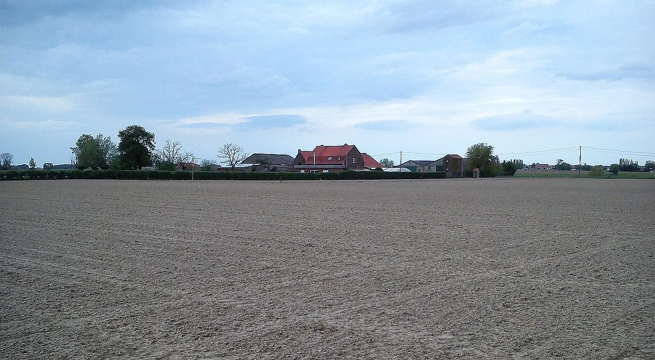 Photo showing: Fields at Langemark-Poelkapelle, Belgium: Photo taken from a position approx 50°55'13.4"N 2°54'54.6"E just west of Langemark German War Cemetery, facing approx north-northwest.