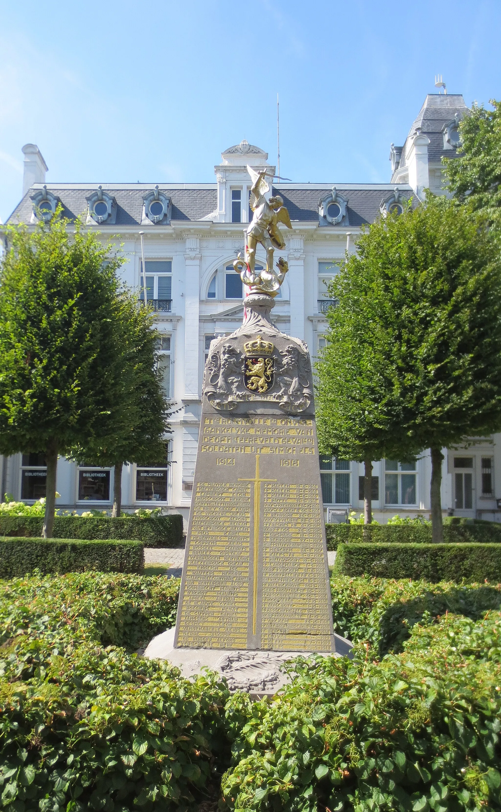 Photo showing: Le monument de Sint-Michiels.
