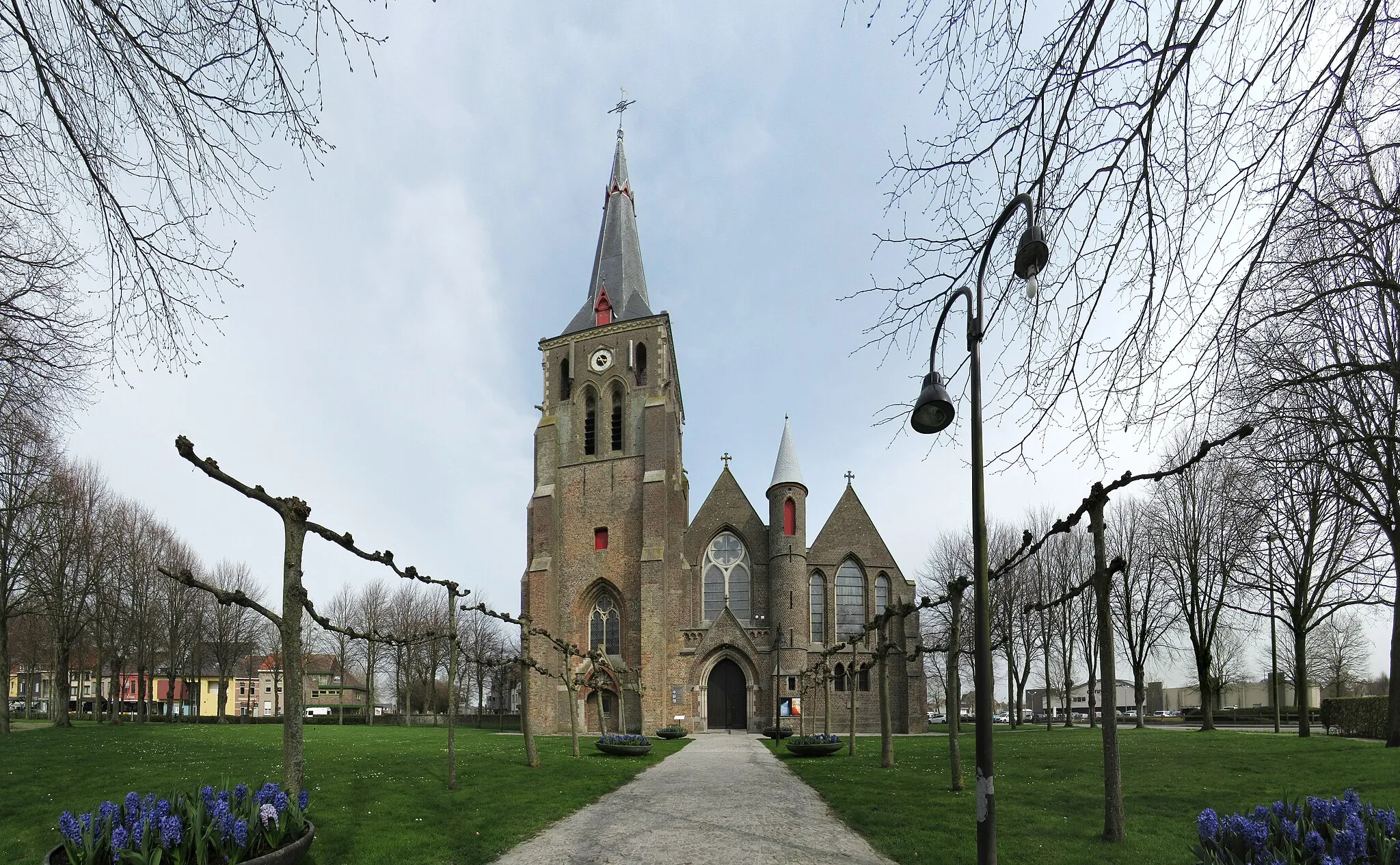 Photo showing: Saint Amand's Church in Uitkerke, Blankenberge, Belgium. Different photos stitched together with Hugin.