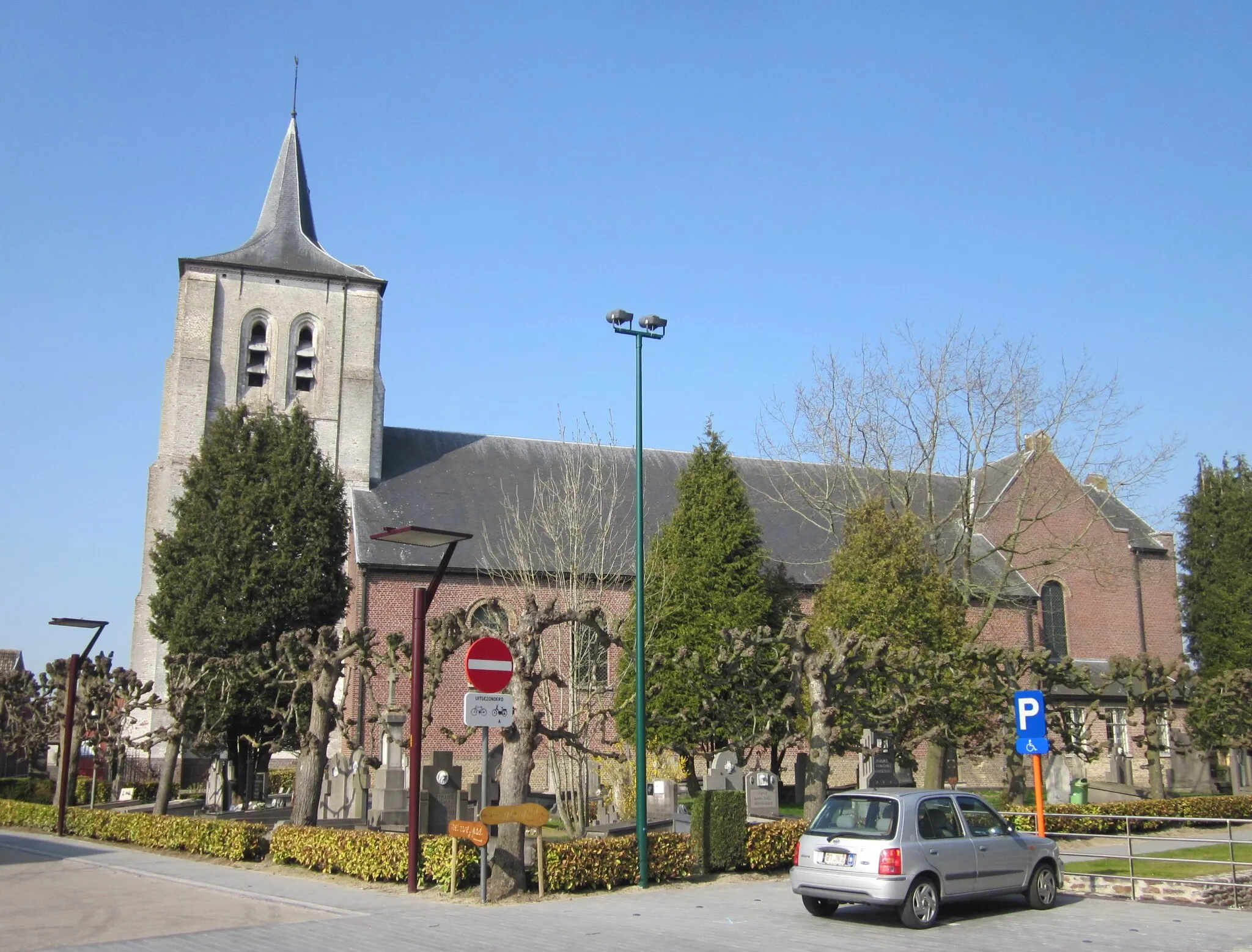 Photo showing: Church of Saint Lawrence in Zedelgem, Belgium