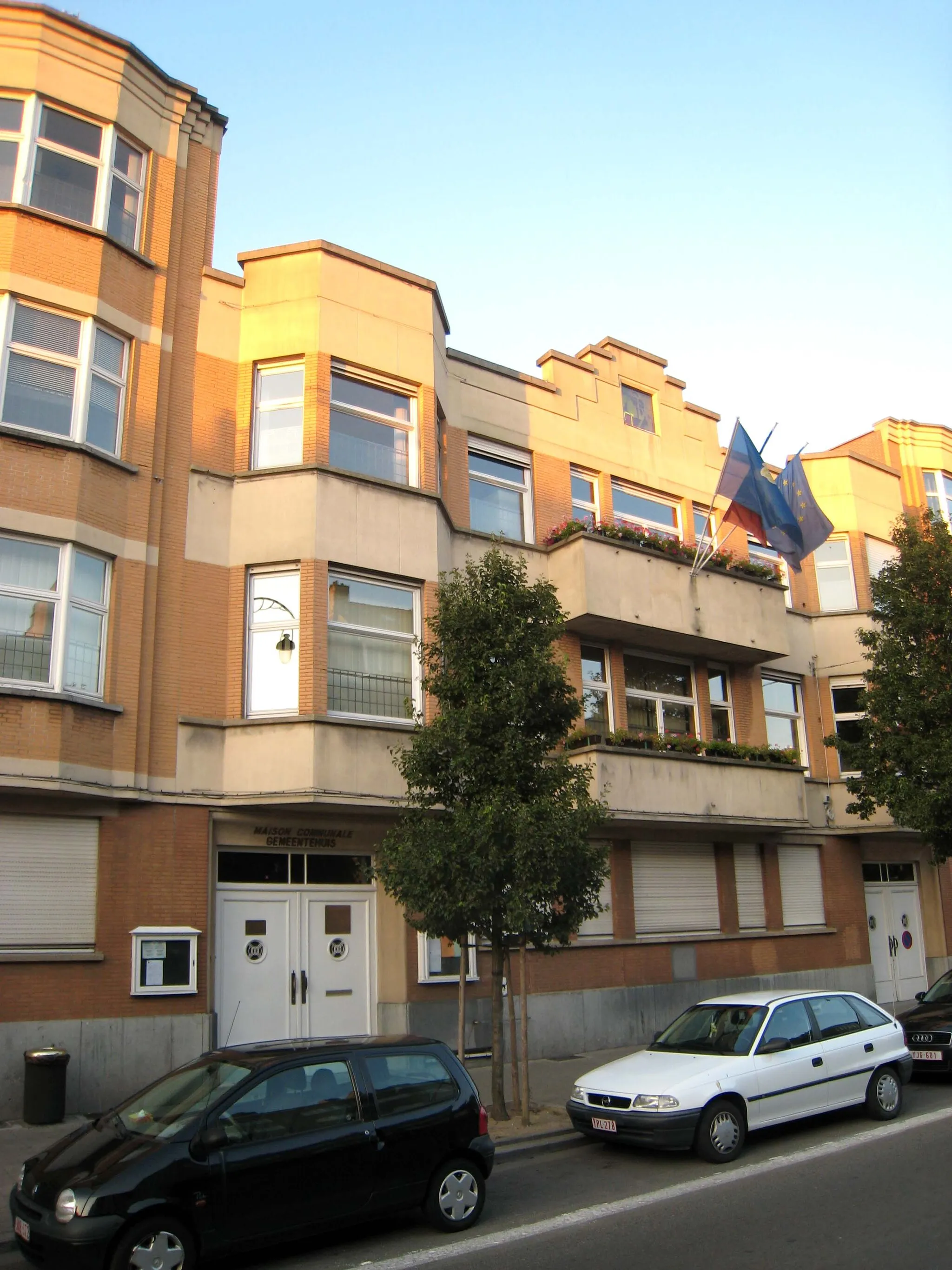 Photo showing: Ganshoren town hall (maison communale / gemeentehuis)
