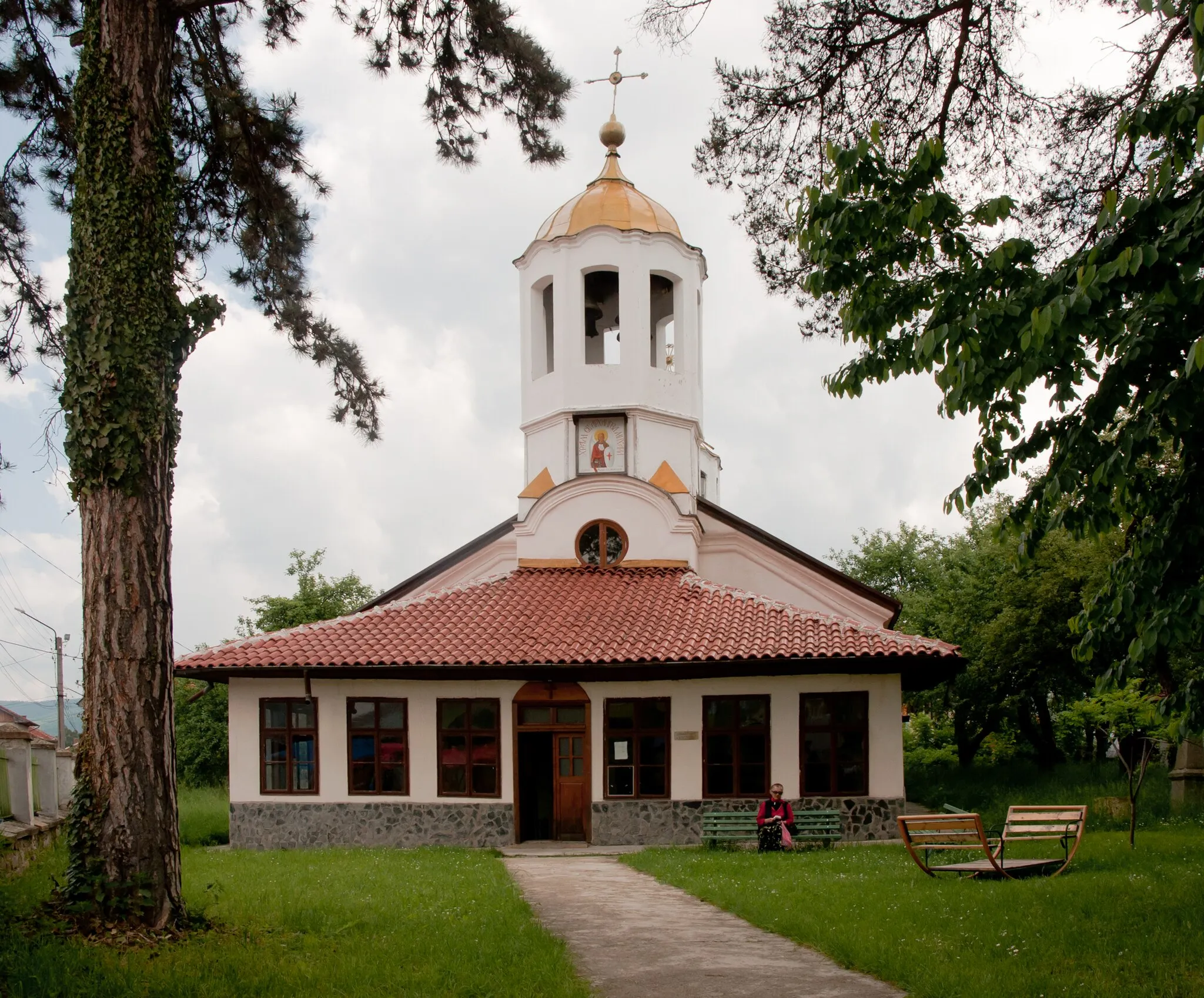 Photo showing: St Michael the Archangel church in the town of Etropole, Bulgaria.