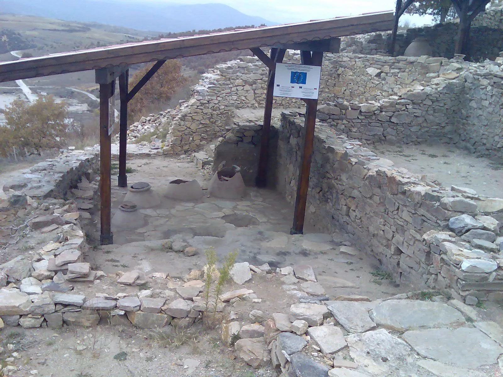 Photo showing: Ancient fortress near Hadzhidimovo, Bulgaria, where now the chapel "Saint Dimitar" is located.