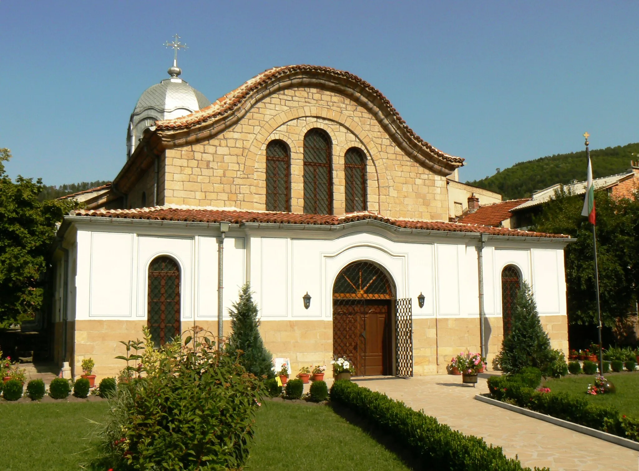Photo showing: Church "St John Precursor" in Bratsigovo, Bulgaria
