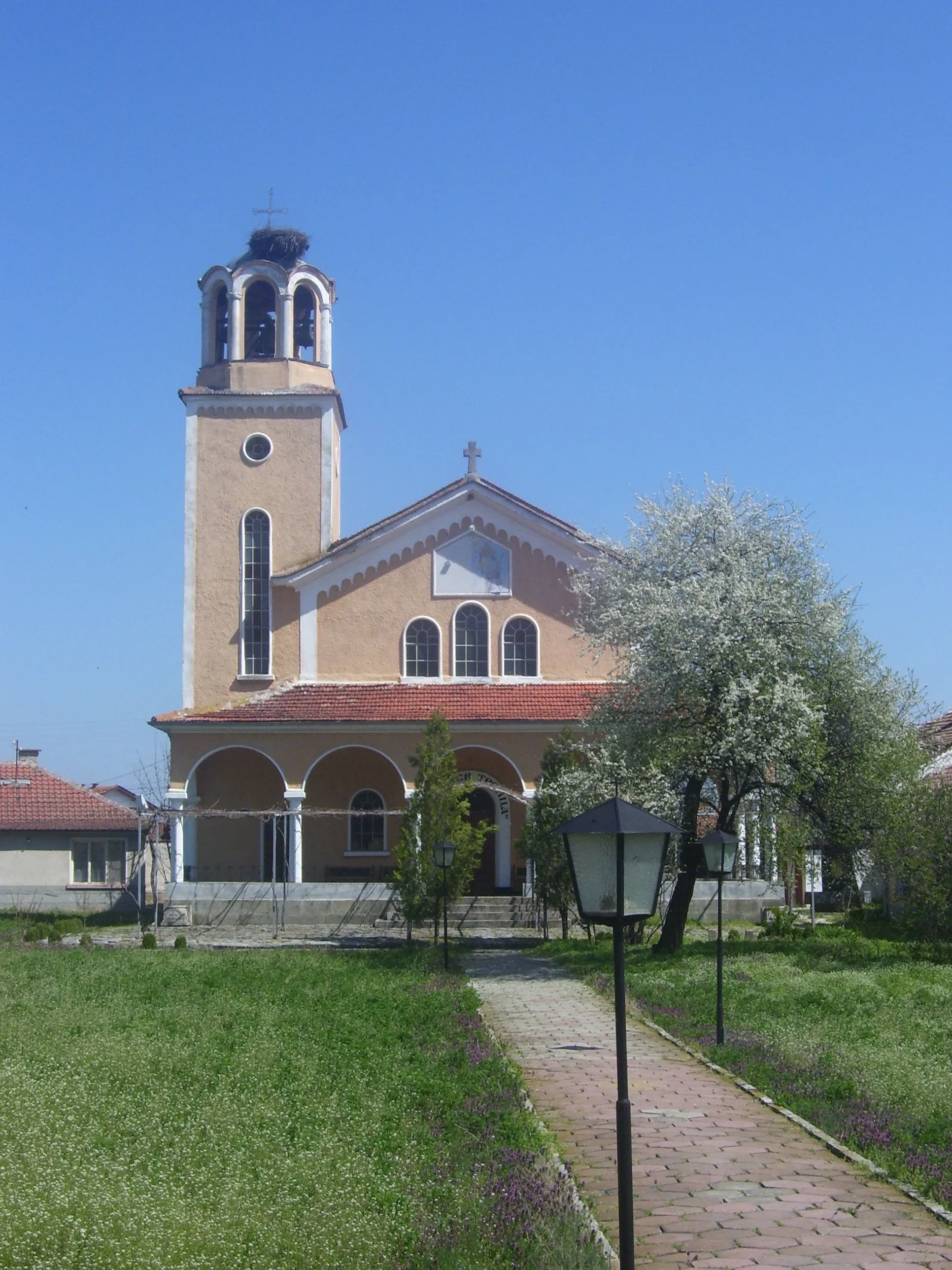 Photo showing: Православната църква "Света Троица" в Калояново, Пловдивско, България.