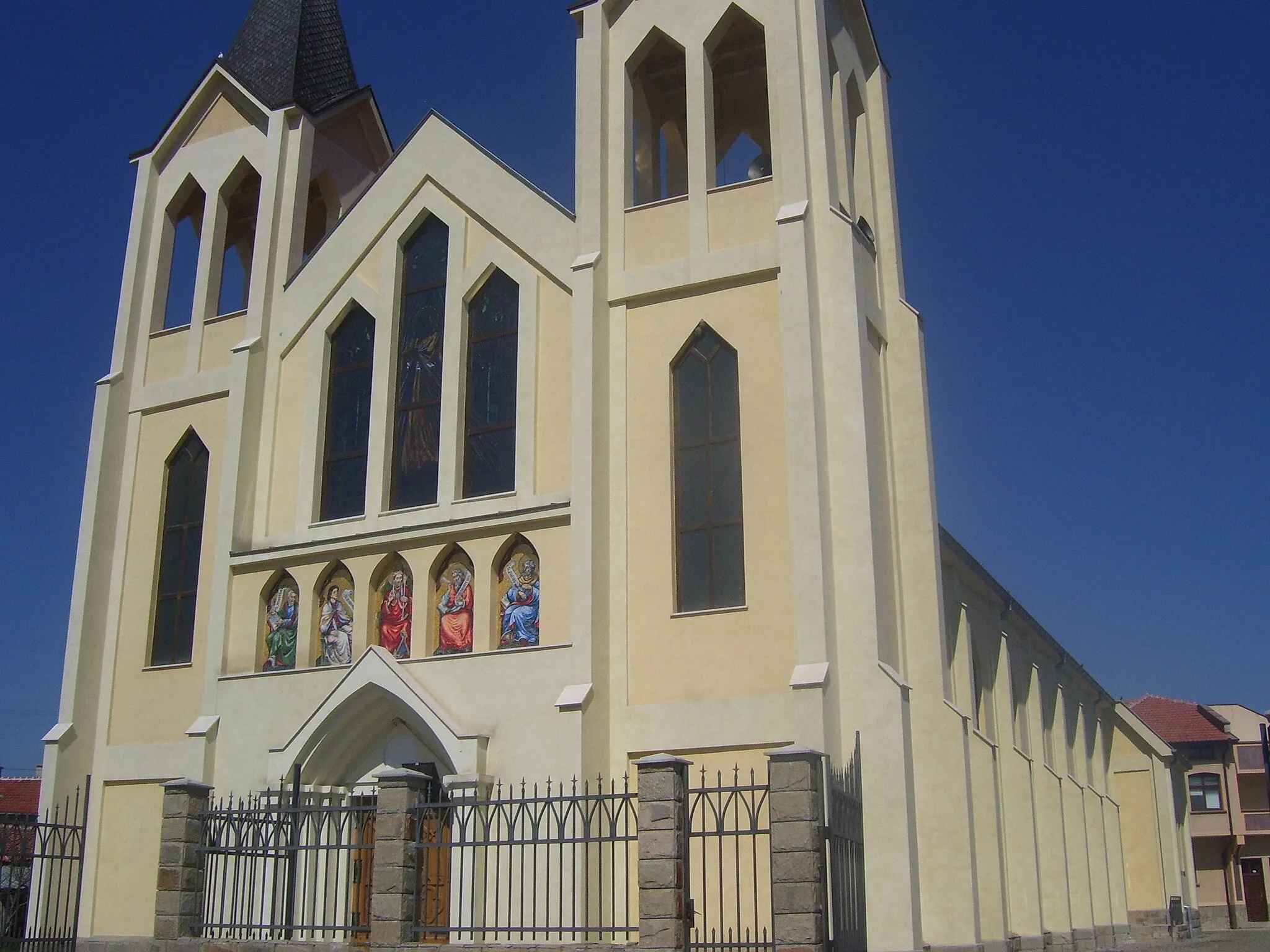 Photo showing: Католическа църква в Калояново, Пловдивско, България.