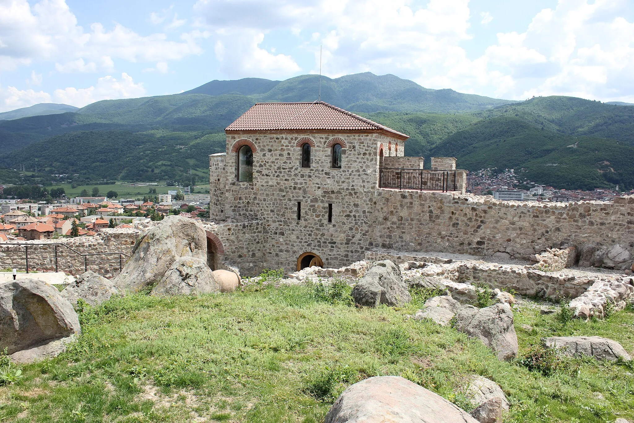 Photo showing: Southeast church-tower (photographed from the north) from Fortress Peristera, Peshtera, Bulgaria.