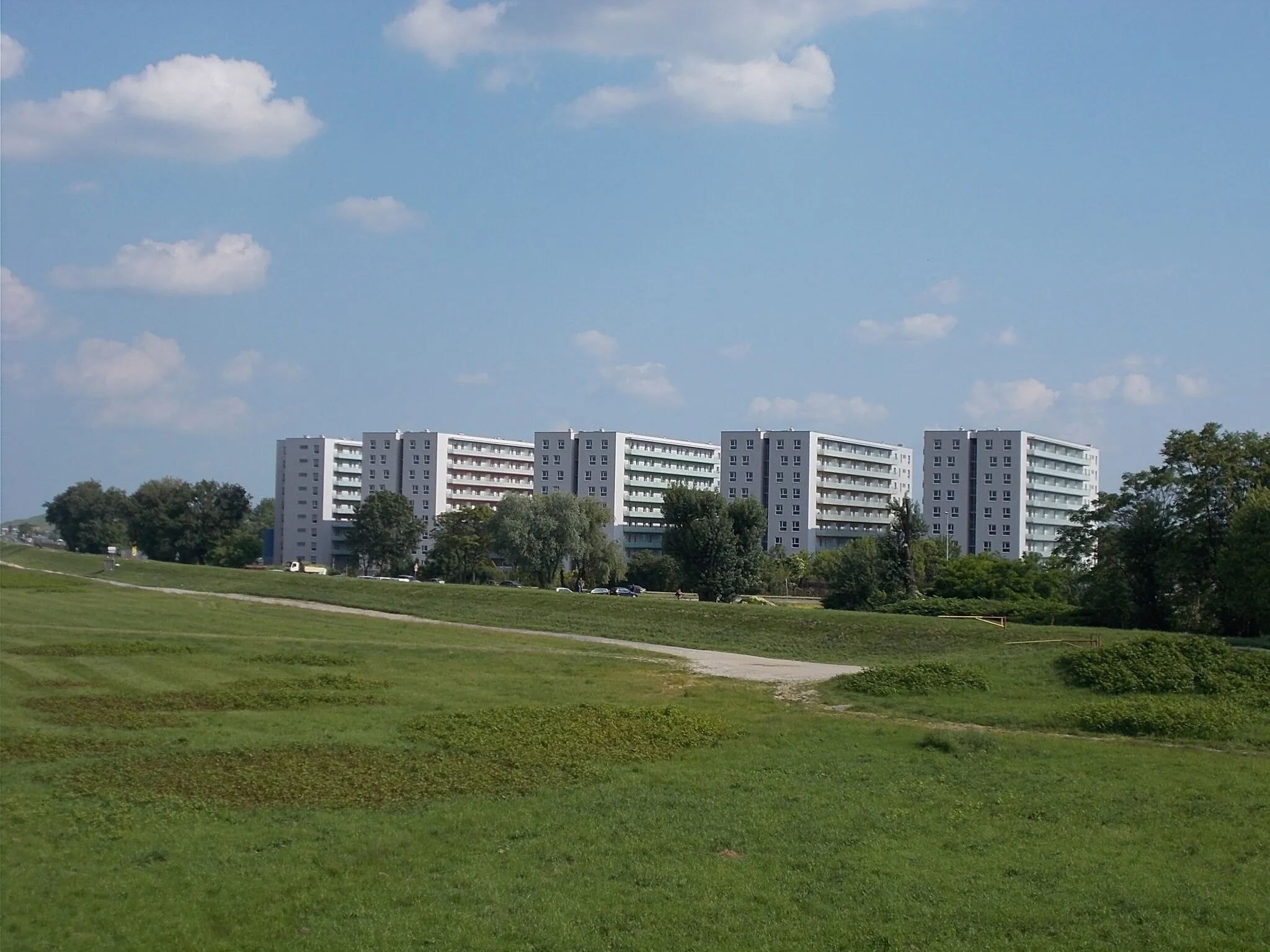 Photo showing: Residental buildings, north Jakuševec, Novi Zagreb.