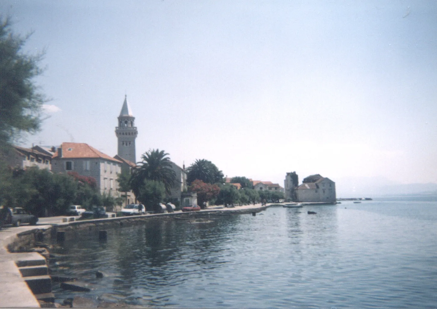 Photo showing: promenade in Kastel Štafilić (July 1999)