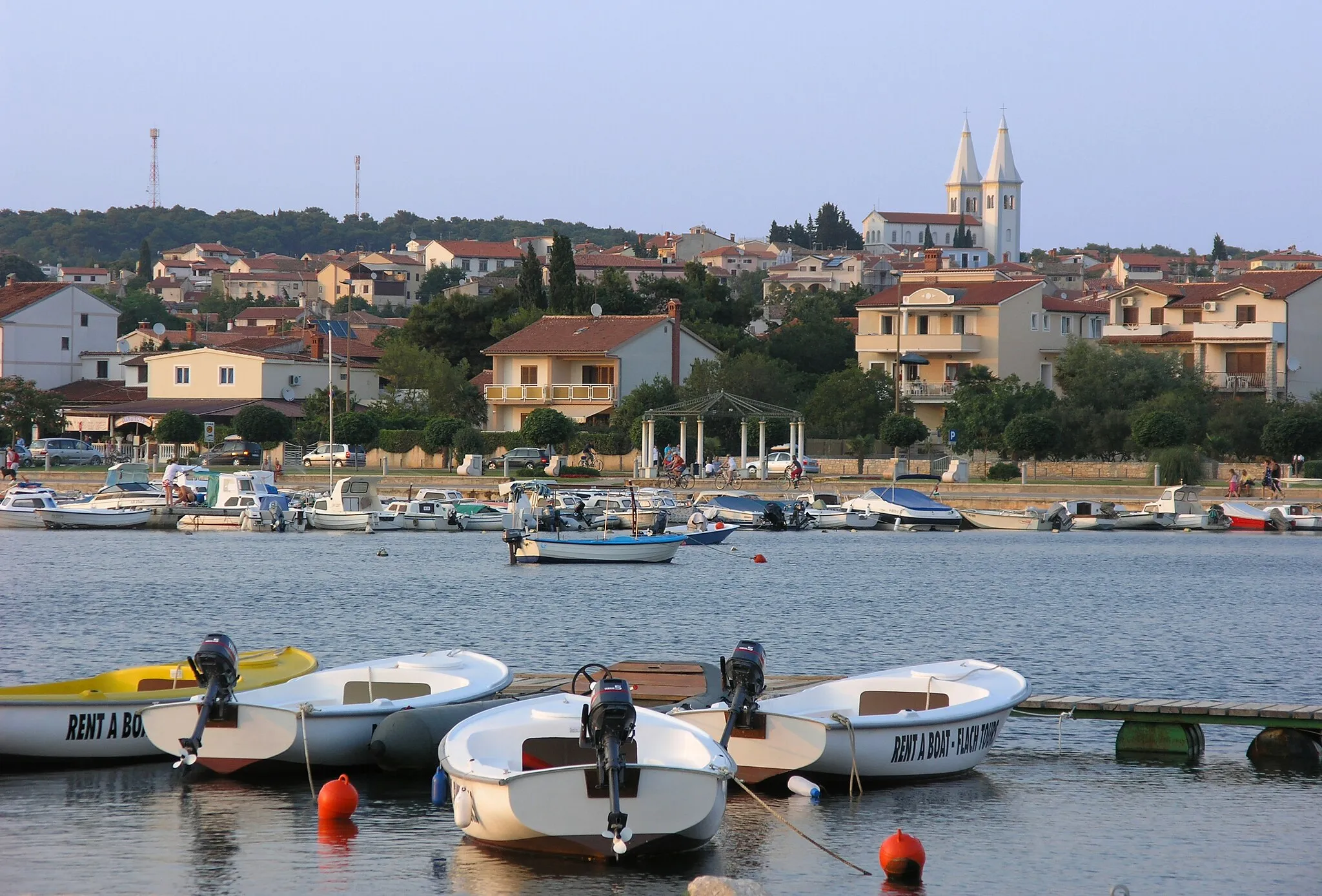 Photo showing: Harbour