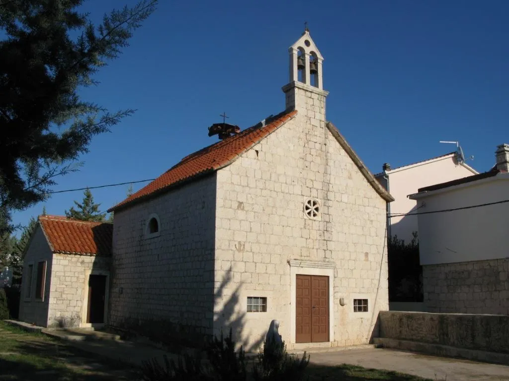 Photo showing: St. Charles Borromeo's church in Okrug Gornji