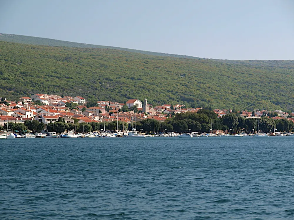 Photo showing: View on the Punat from the Puntarska cove.