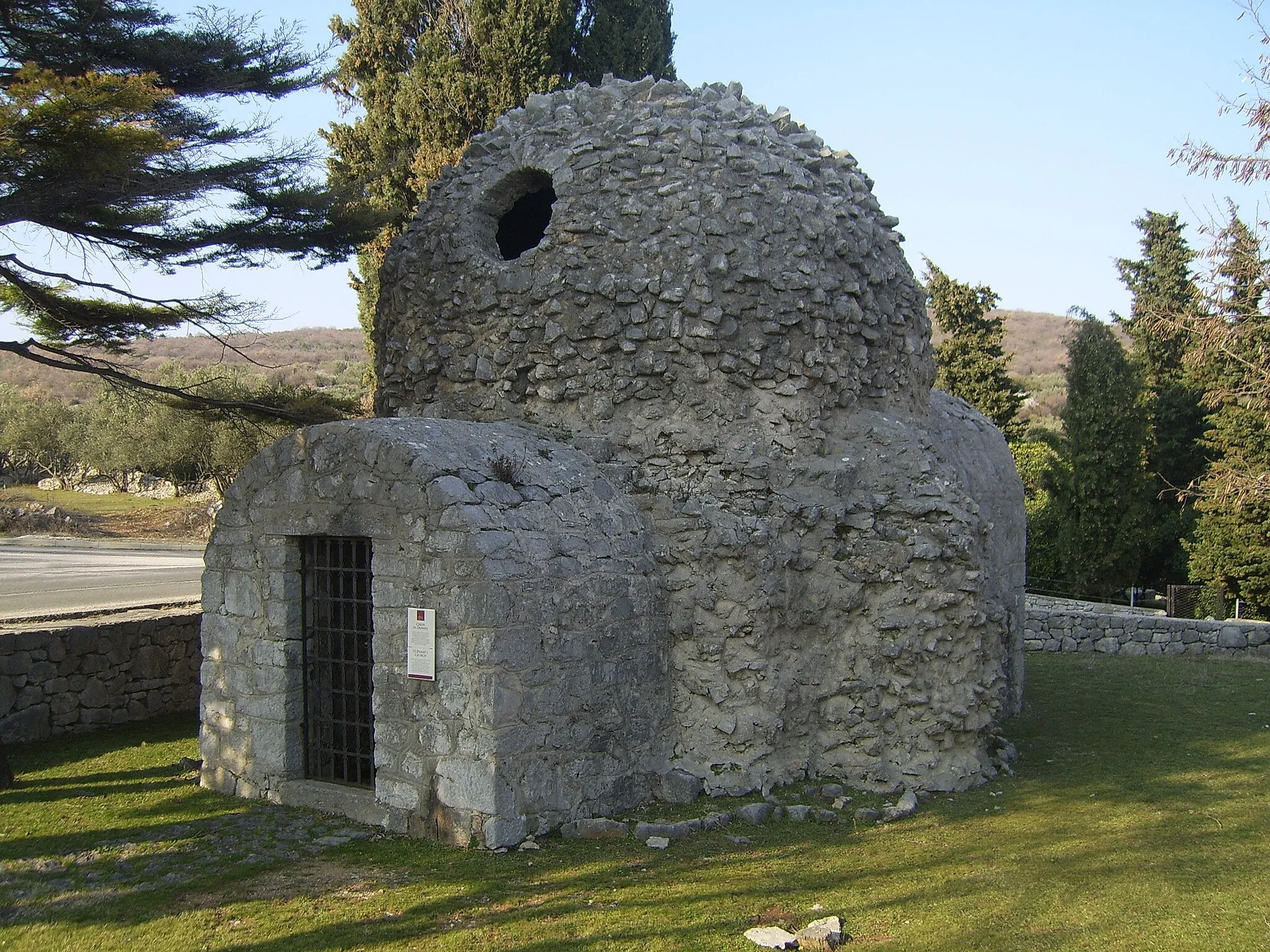 Photo showing: starohrvatska arhitektura, crkvica svetog Dunata kraj Punta na otoku Krku, 9. st.
