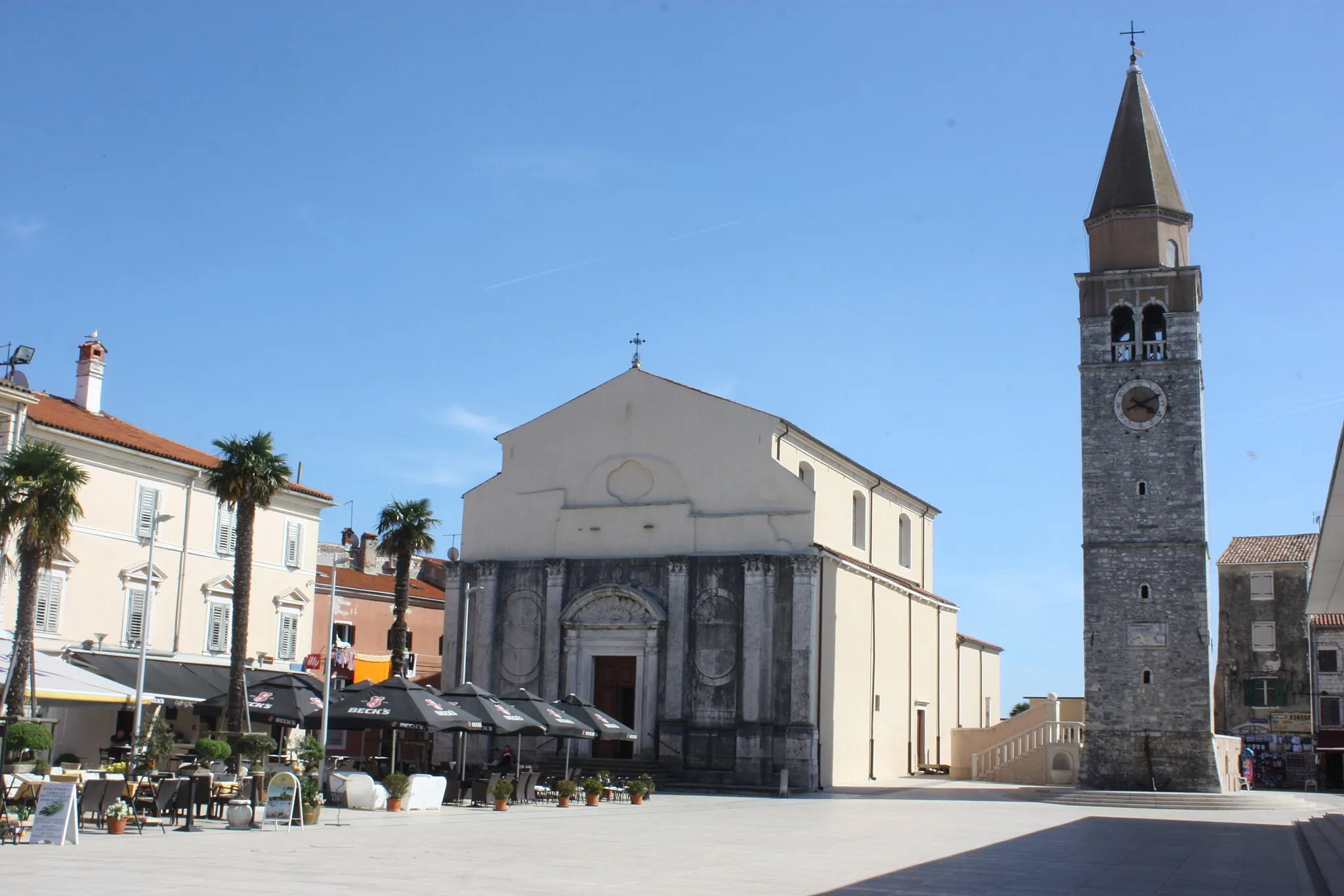 Photo showing: Umag, the square Trg Slobode, Church of the Assumption and the bell tower