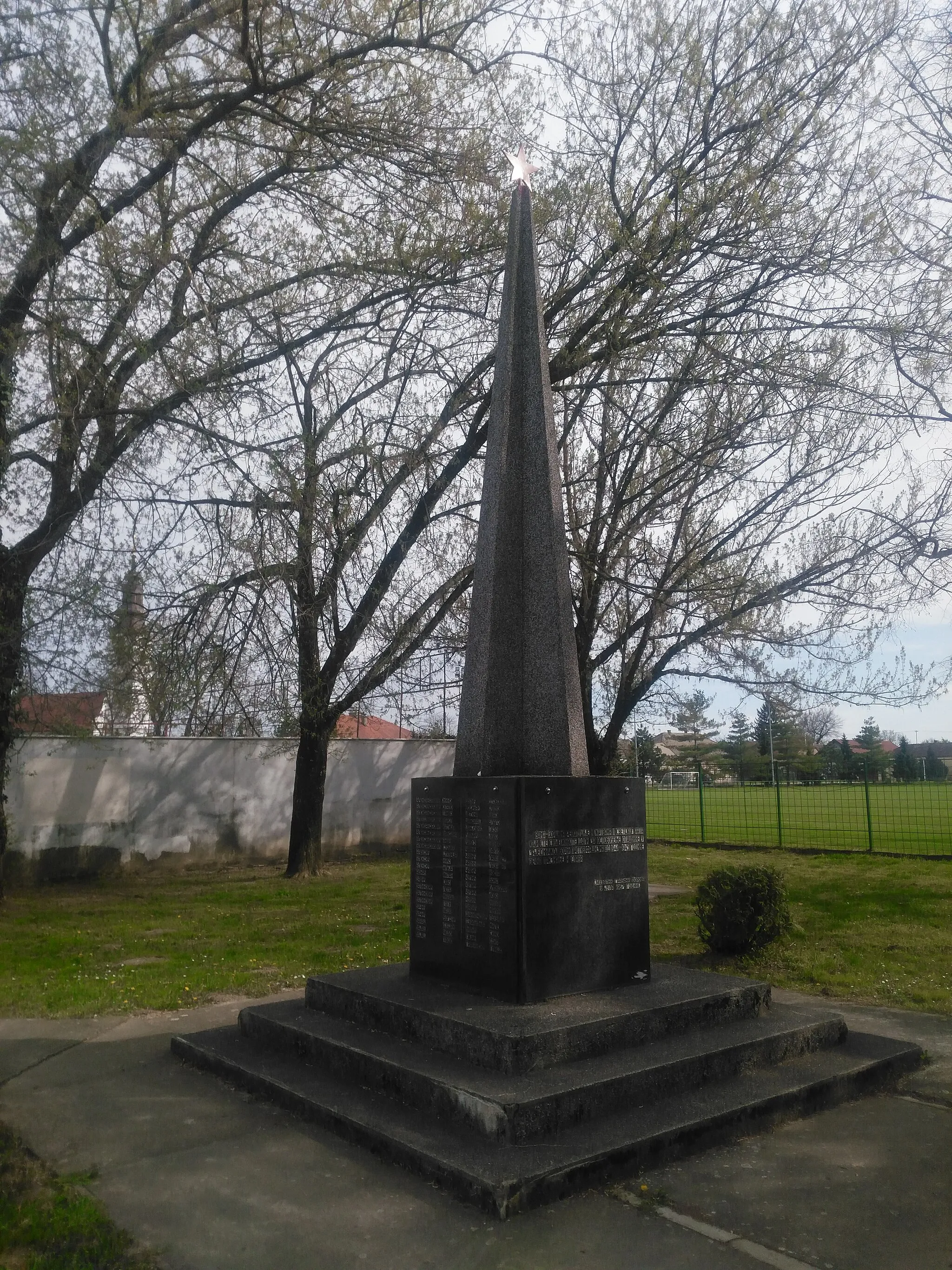 Photo showing: World War II monument