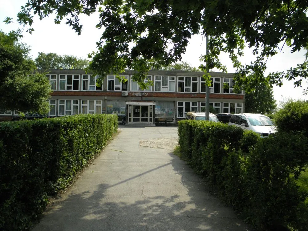 Photo showing: Osnovna škola Višnjevac. Svibanj, 2011.