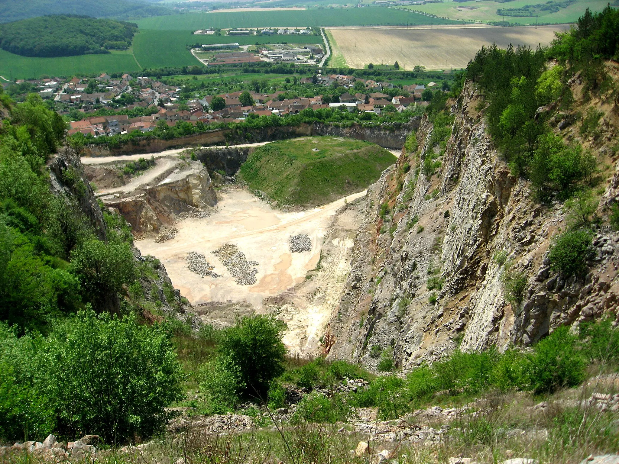 Photo showing: Čebín, lom