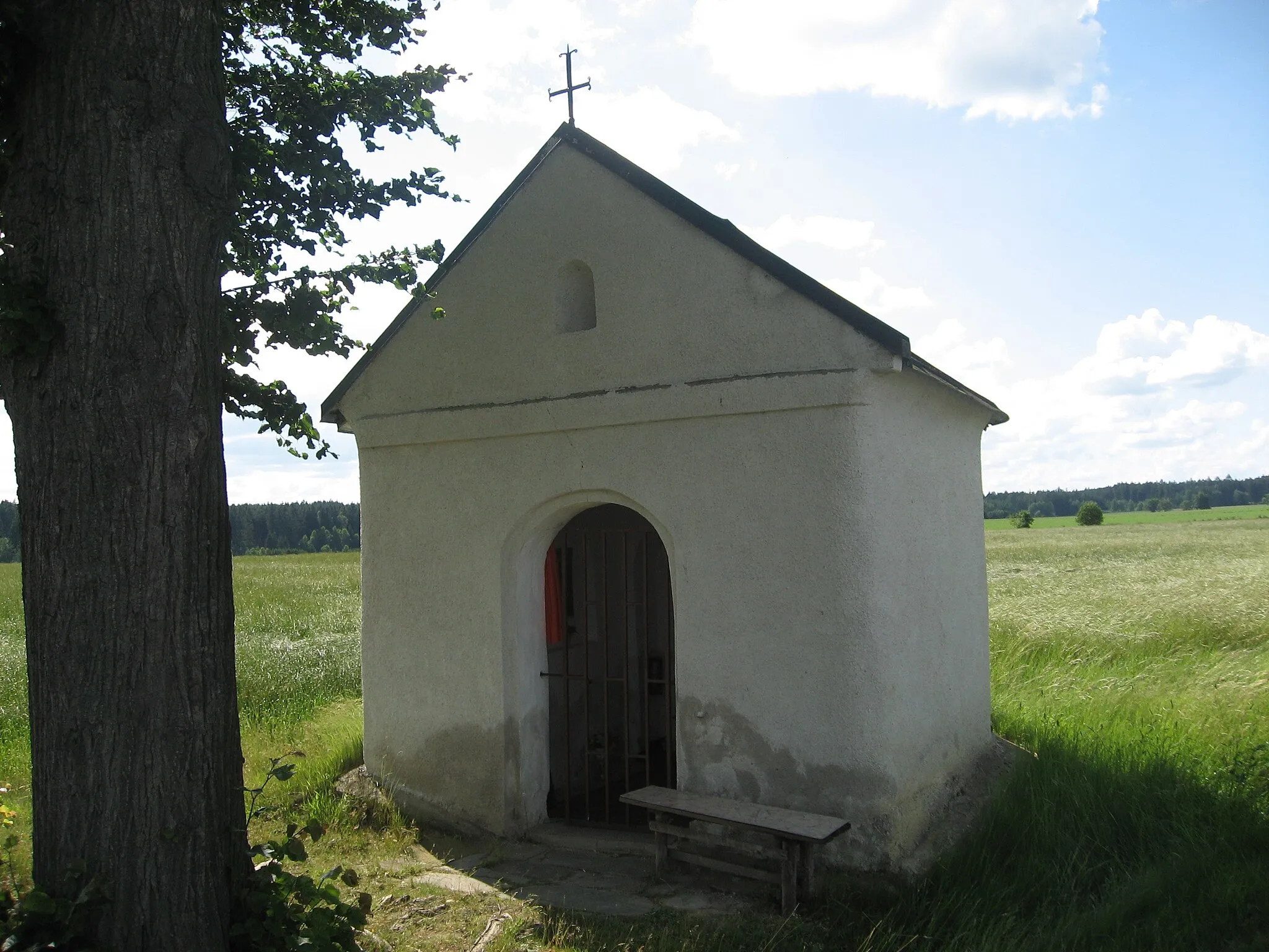 Photo showing: Kaplička poblíž Dobronína