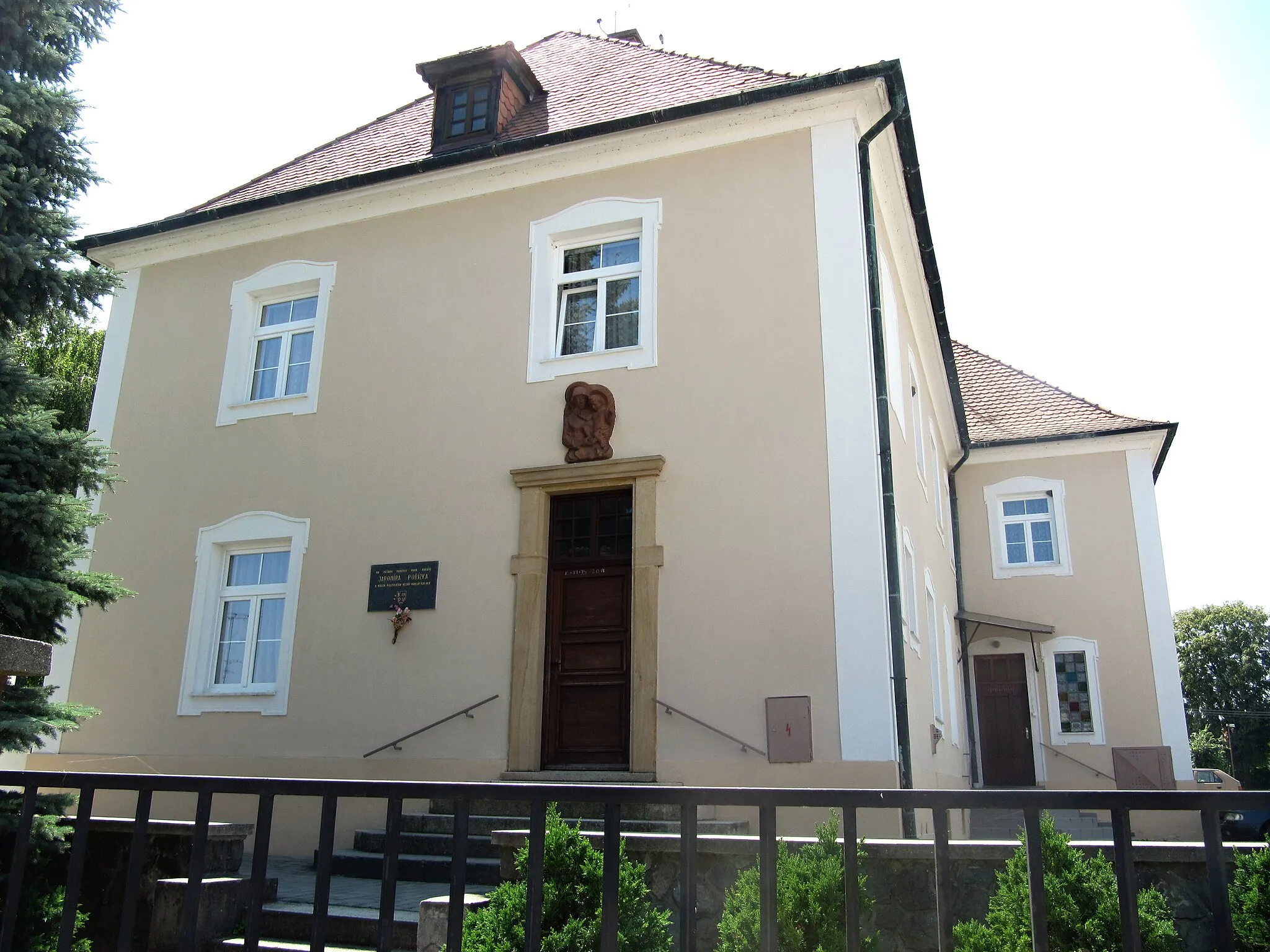Photo showing: Dolní Bojanovice in Hodonín District, Czech Republic. Presbytery.