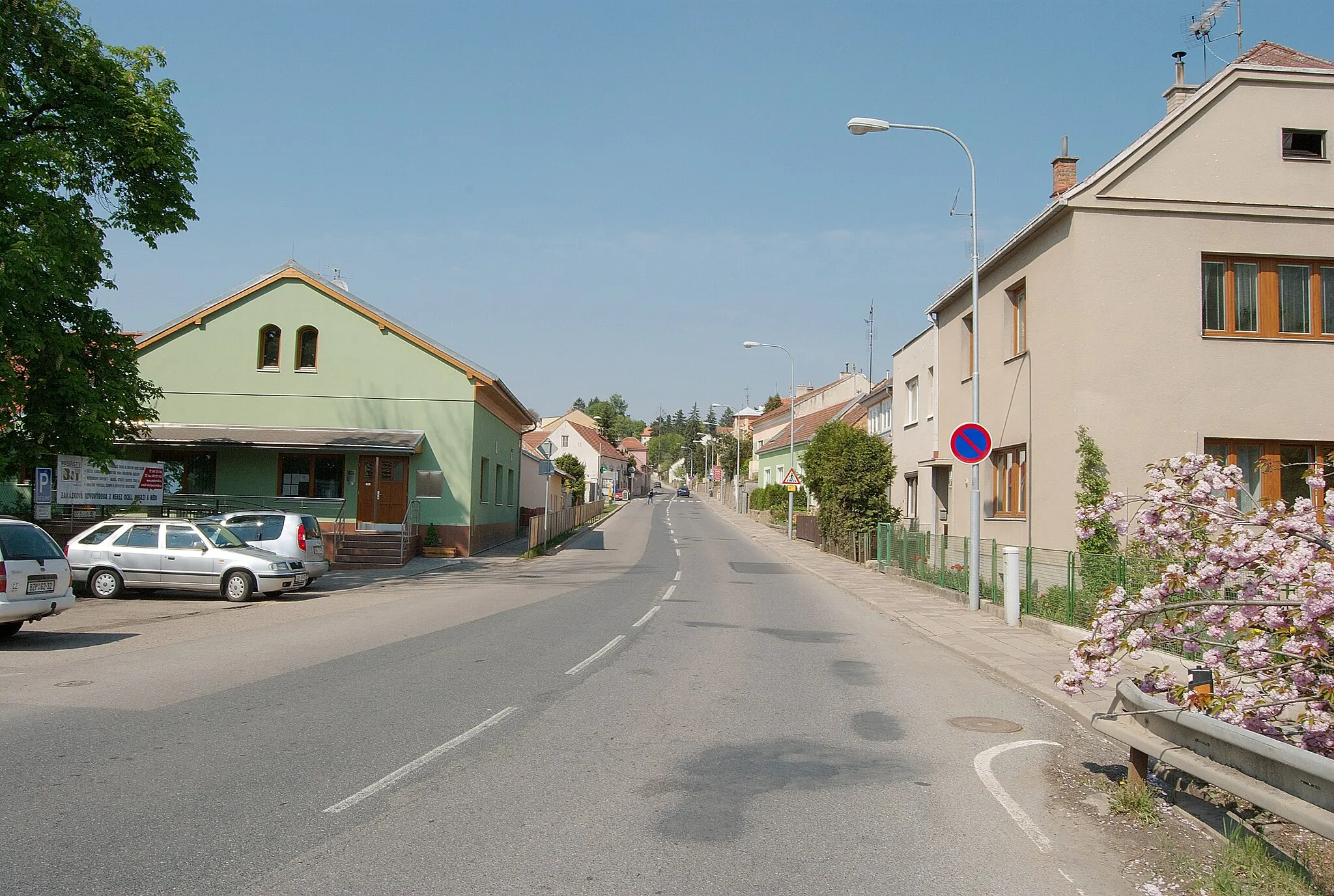 Photo showing: Brno-Mokrá_Hora_-_Tumaňanova_street_from_south