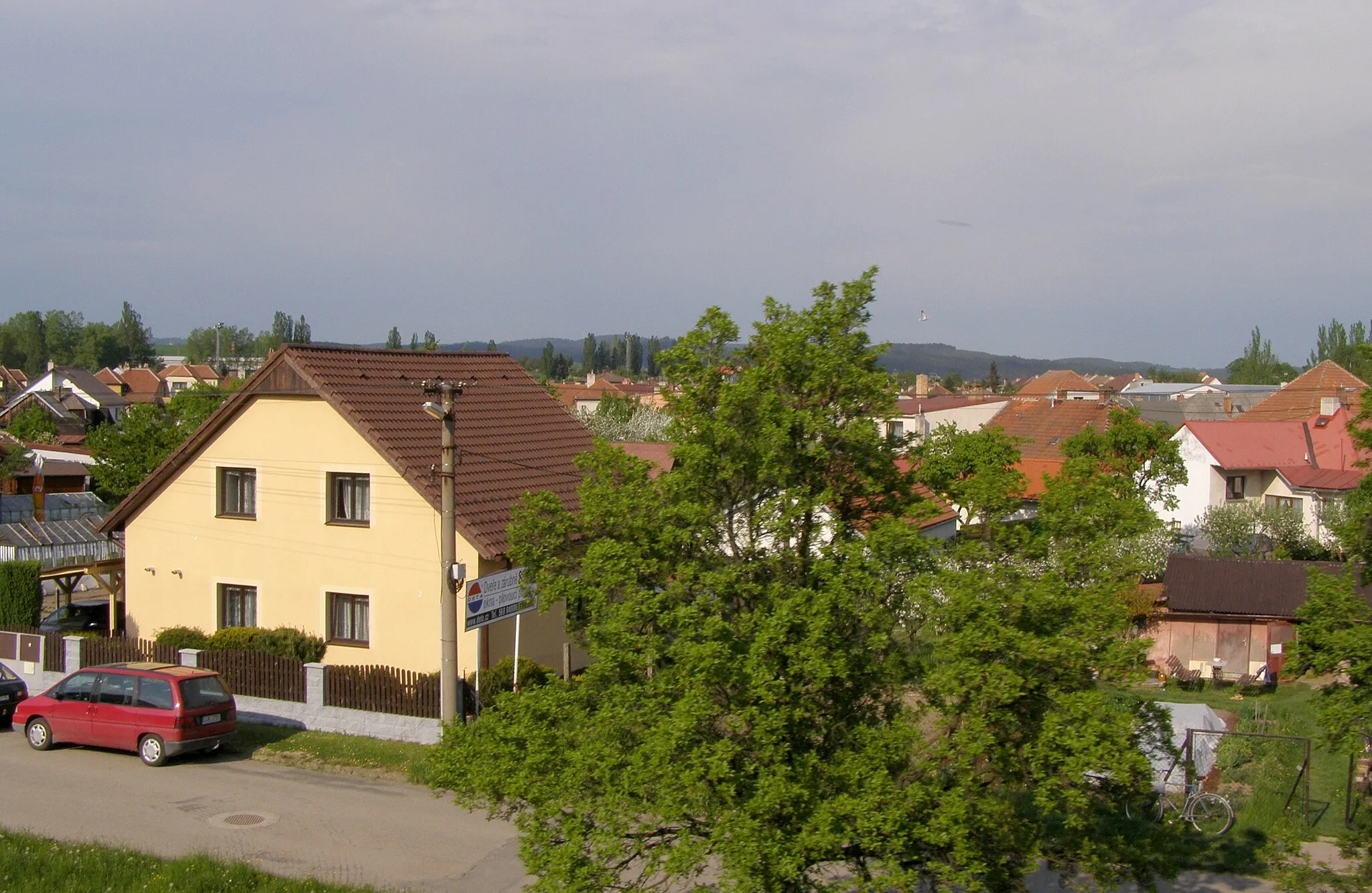 Photo showing: Okříšky town