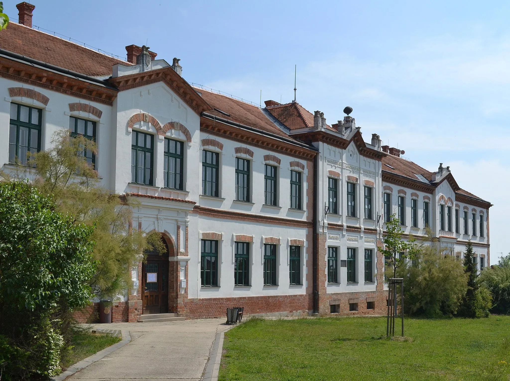 Photo showing: Podivín - základní škola