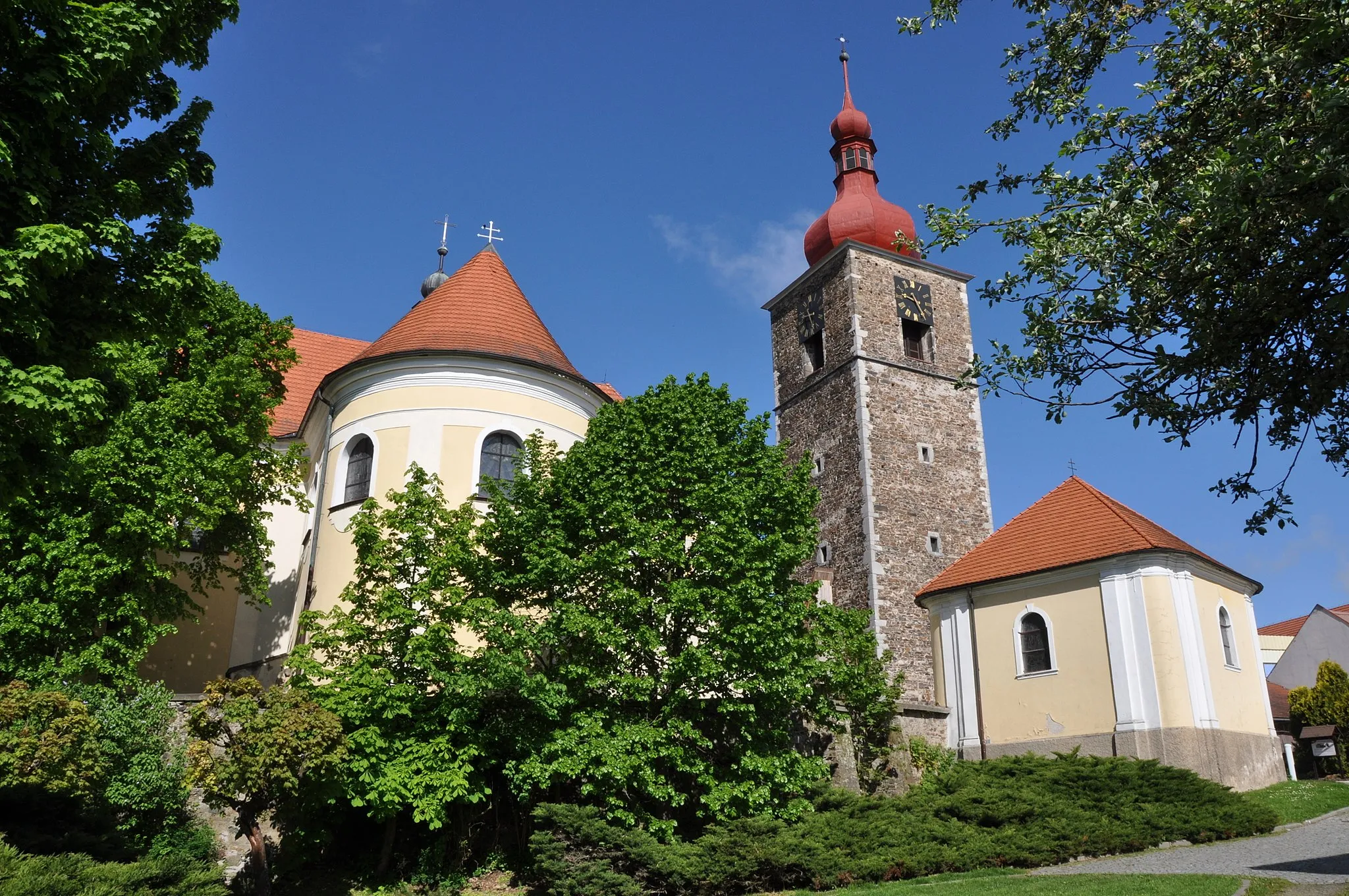 Photo showing: Farní kostel - Narození sv. Jana Křtitele. Základní kámen položen 1. dubna 1750 dostavěn a 24.července roku 1753 slavnostně vysvěcen. V roce 1767 postihl kostel a faru velký ničivý požár. V roce 1891 byl celý interiér kostela restaurován významným umělcem A. Suchardou. Město Přibyslav. Okr. Havlíčkův Brod. Kraj Vysočina. Czech Republik.