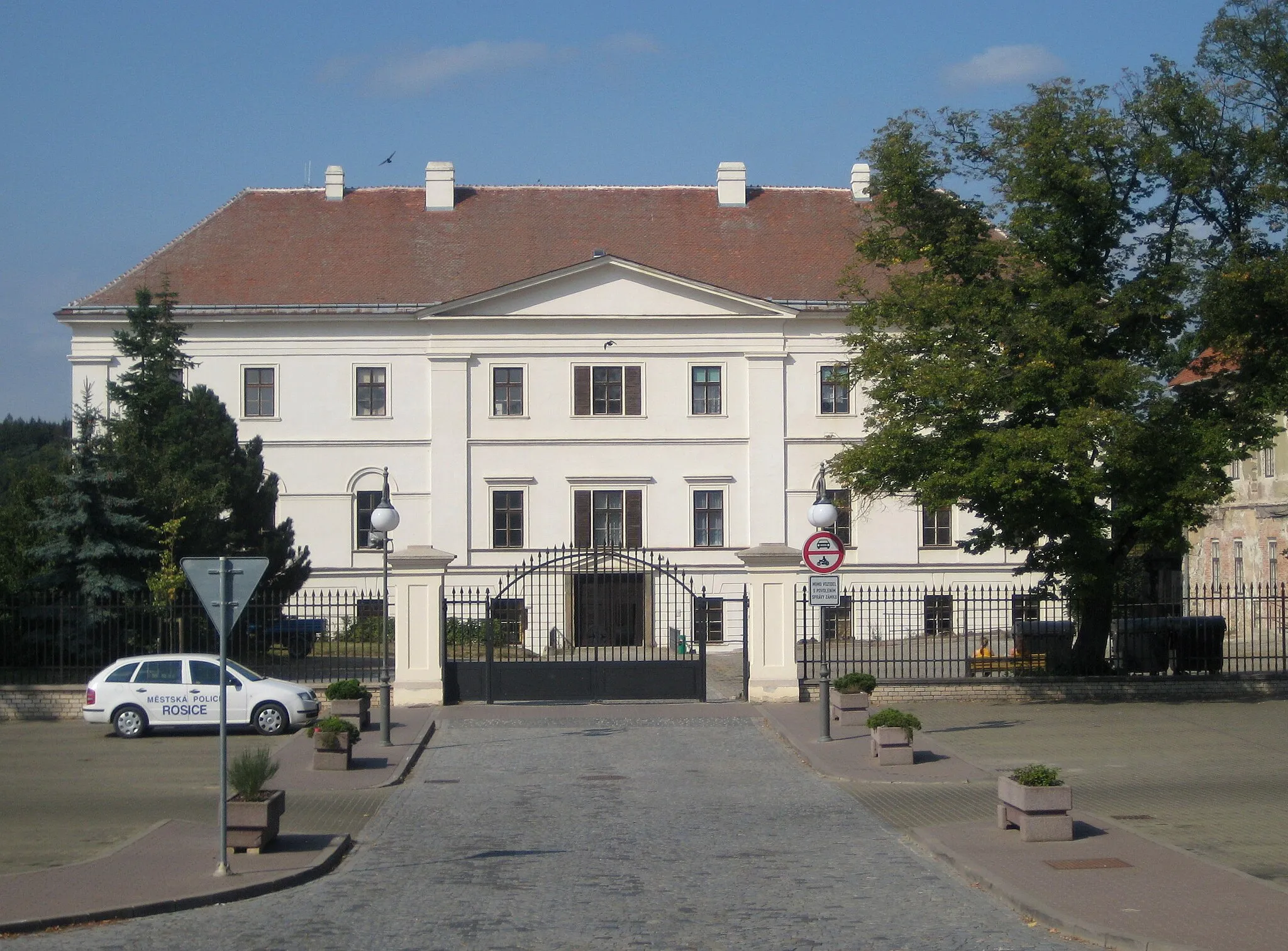 Photo showing: Rosice Castle, Czech Republic, view from the east